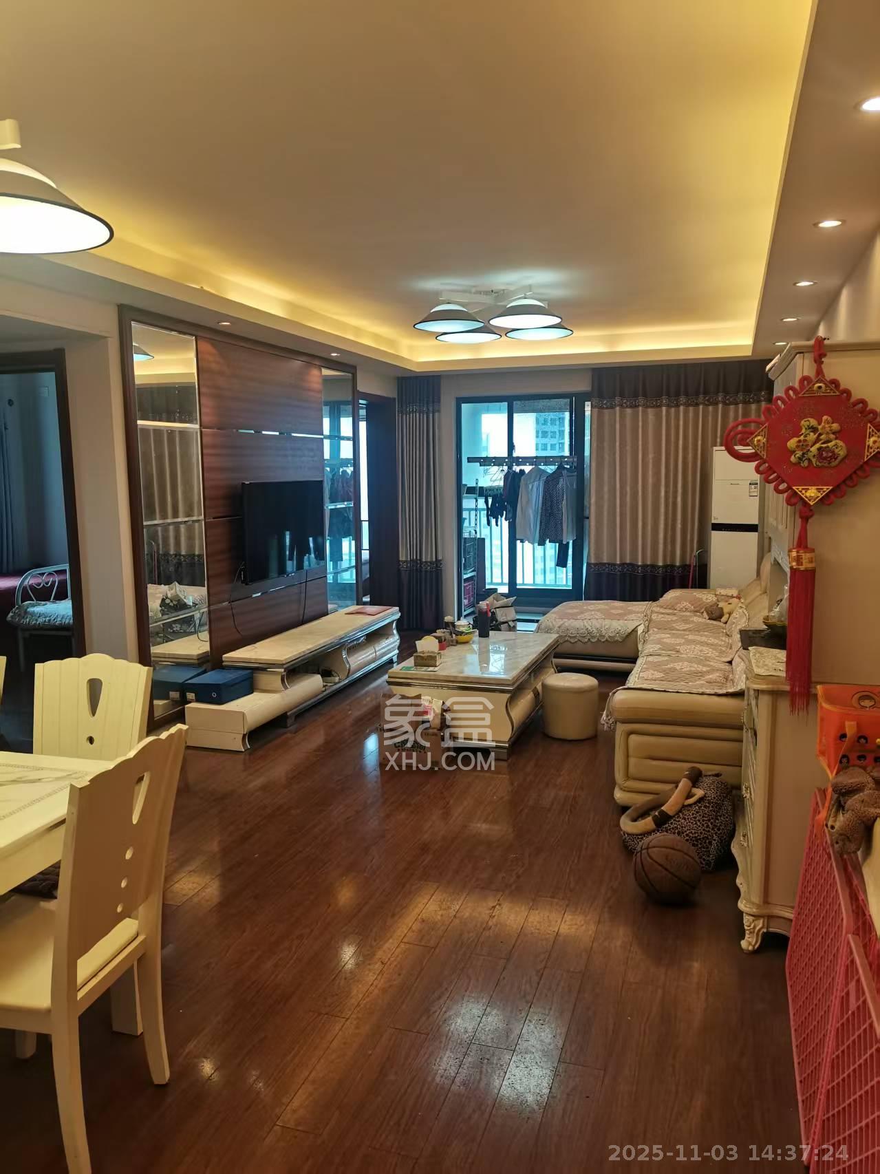 万科城  3室2厅1卫    2300.0元/月