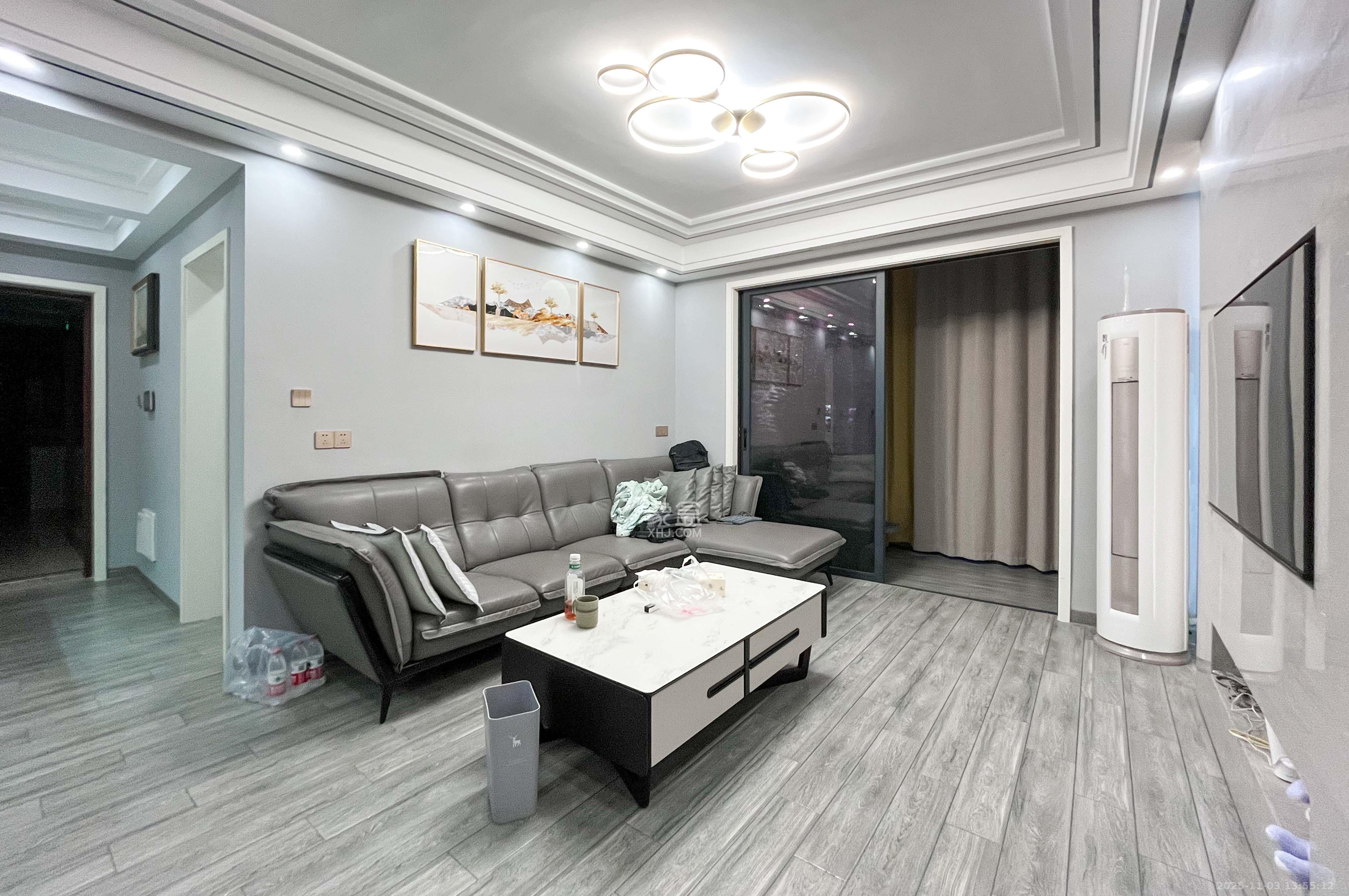 中建梅溪湖中心  4室2厅2卫    155.0万客厅