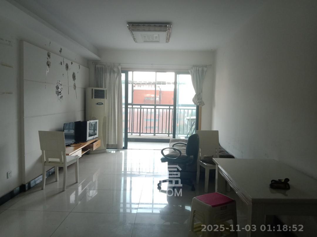 钰龙天下一期  1室2厅1卫    2200.0元/月 钰龙天下一期  1室2厅1卫    2200.0元/月室内图