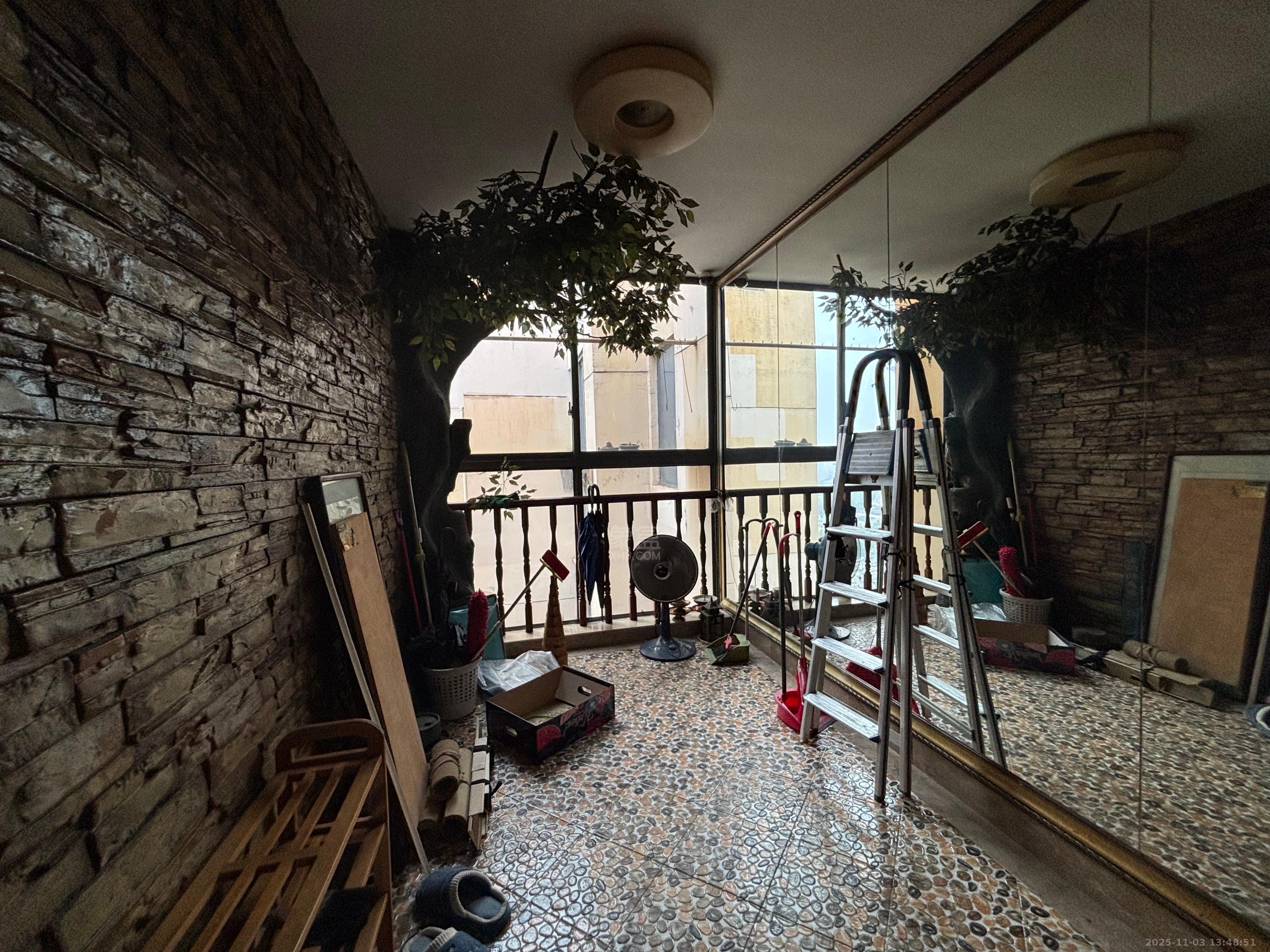 流金岁月-华晨国际  3室2厅2卫    2600.0元/月室内图