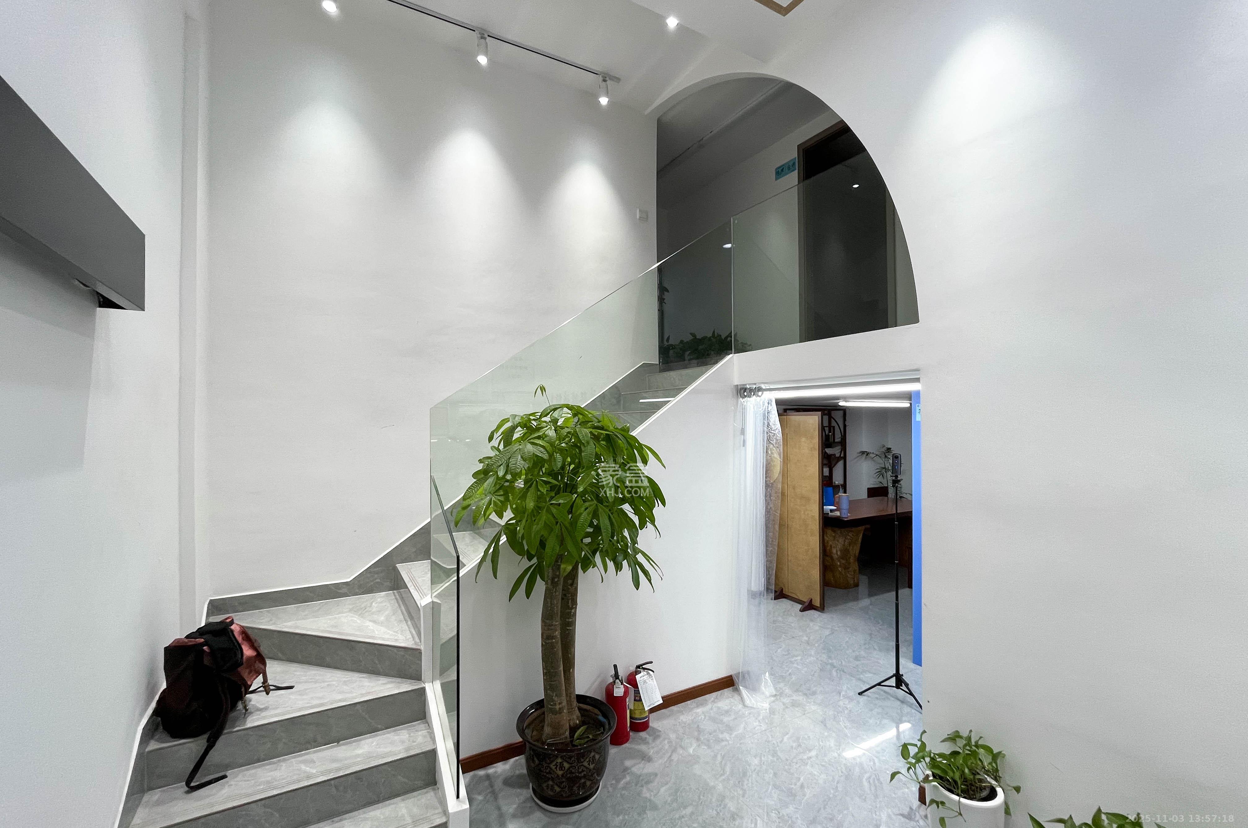 梅溪湖金茂湾 3室2厅1卫 101.0万 梅溪湖金茂湾 3室2厅1卫 101.0万客厅