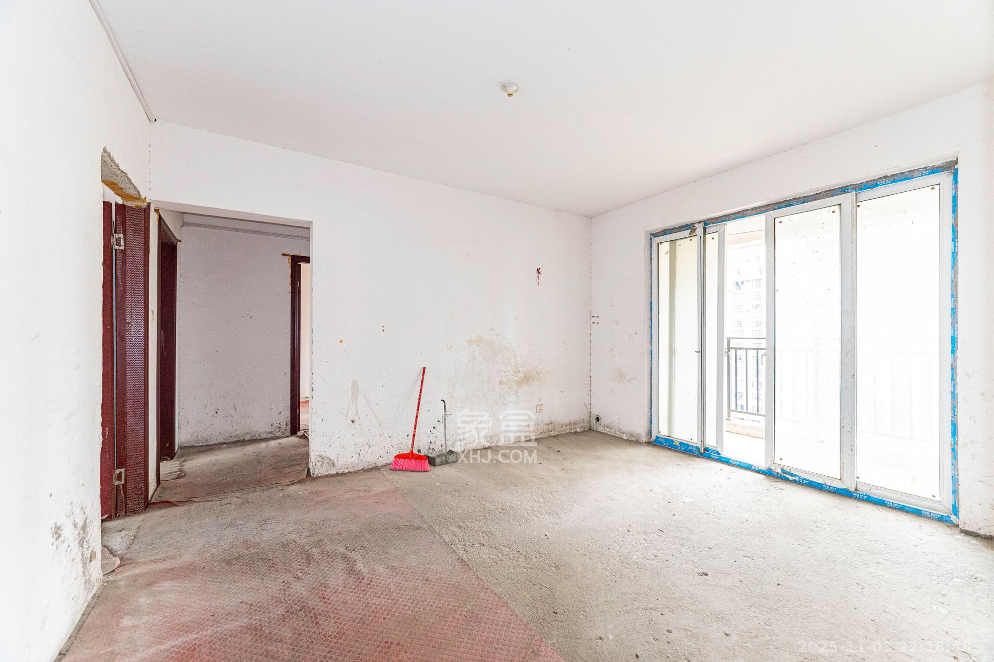 波隆城市花园 3室2厅2卫 52.8万 波隆城市花园 3室2厅2卫 52.8万客厅