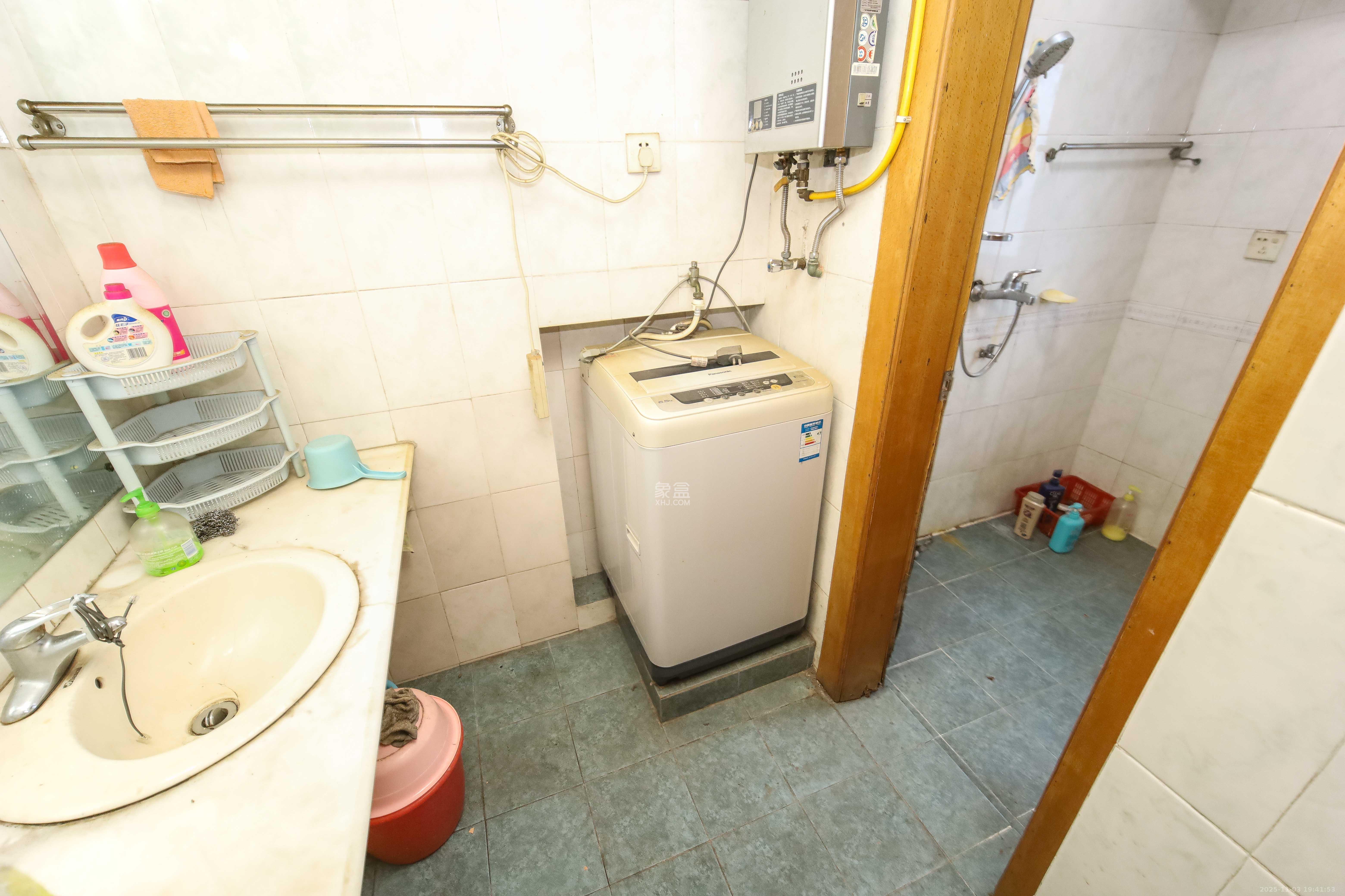 环达公寓 3室2厅1卫 56.0万 环达公寓 3室2厅1卫 56.0万卫生间