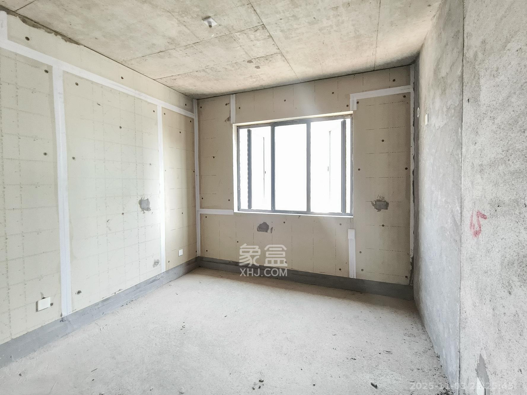 新长海玖龙台 4室2厅2卫 85.0万 新长海玖龙台 4室2厅2卫 85.0万卧室