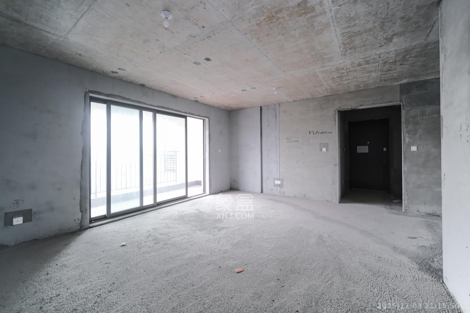 爱情公望府 4室2厅2卫 102.0万 爱情公望府 4室2厅2卫 102.0万客厅