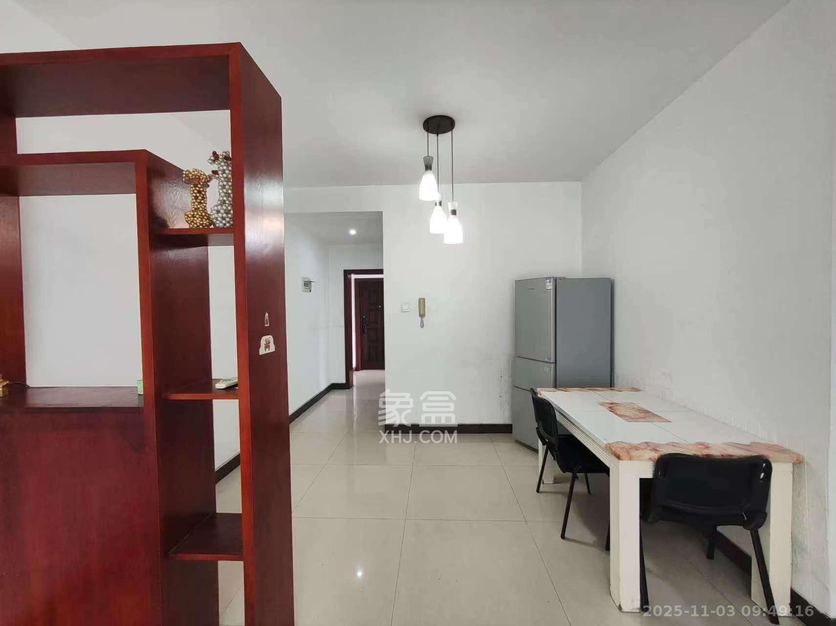 麓山润城  2室2厅1卫    2000.0元/月室内图