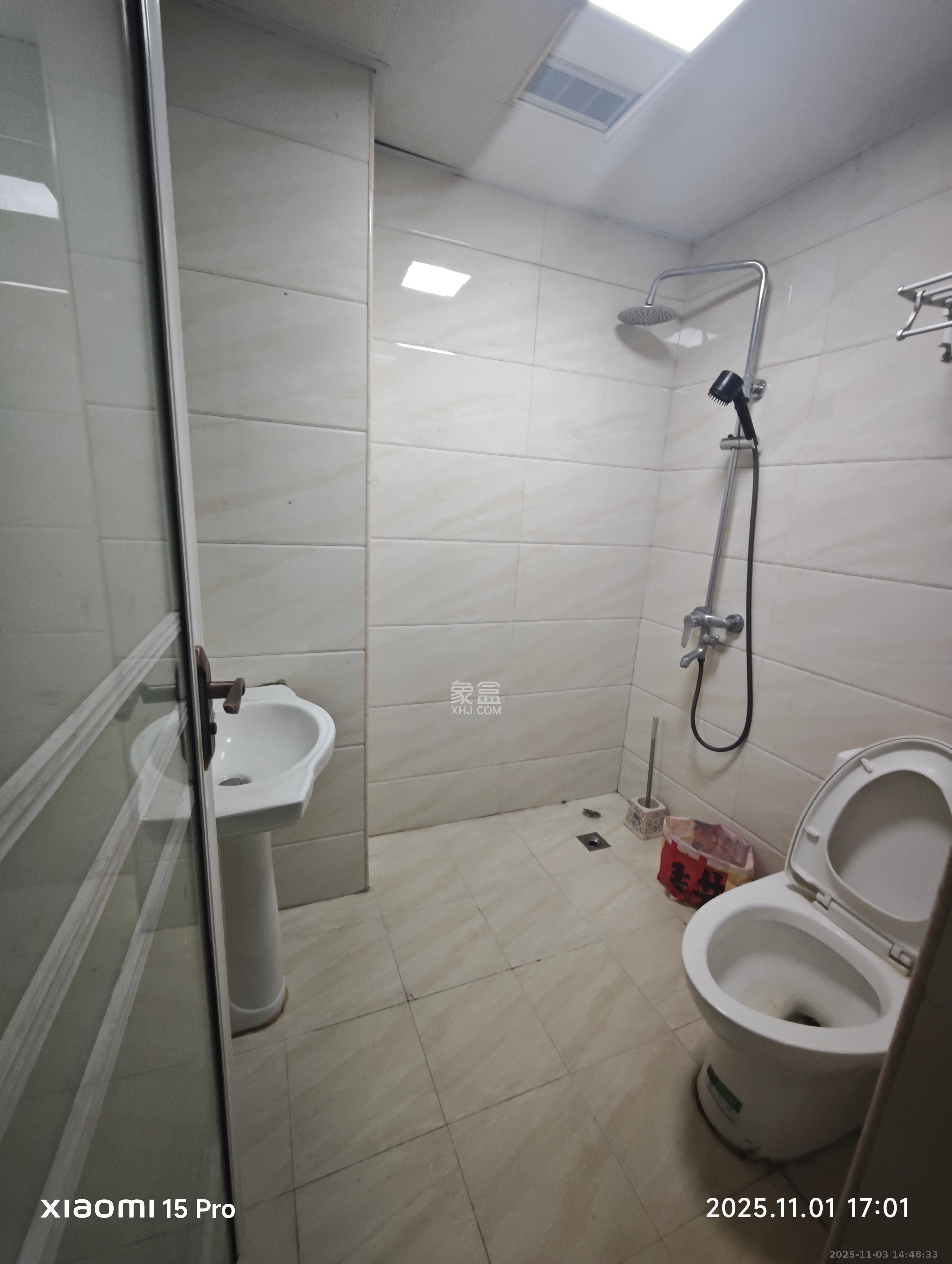 中城丽景香山园  1室2厅1卫    2400.0元/月室内图