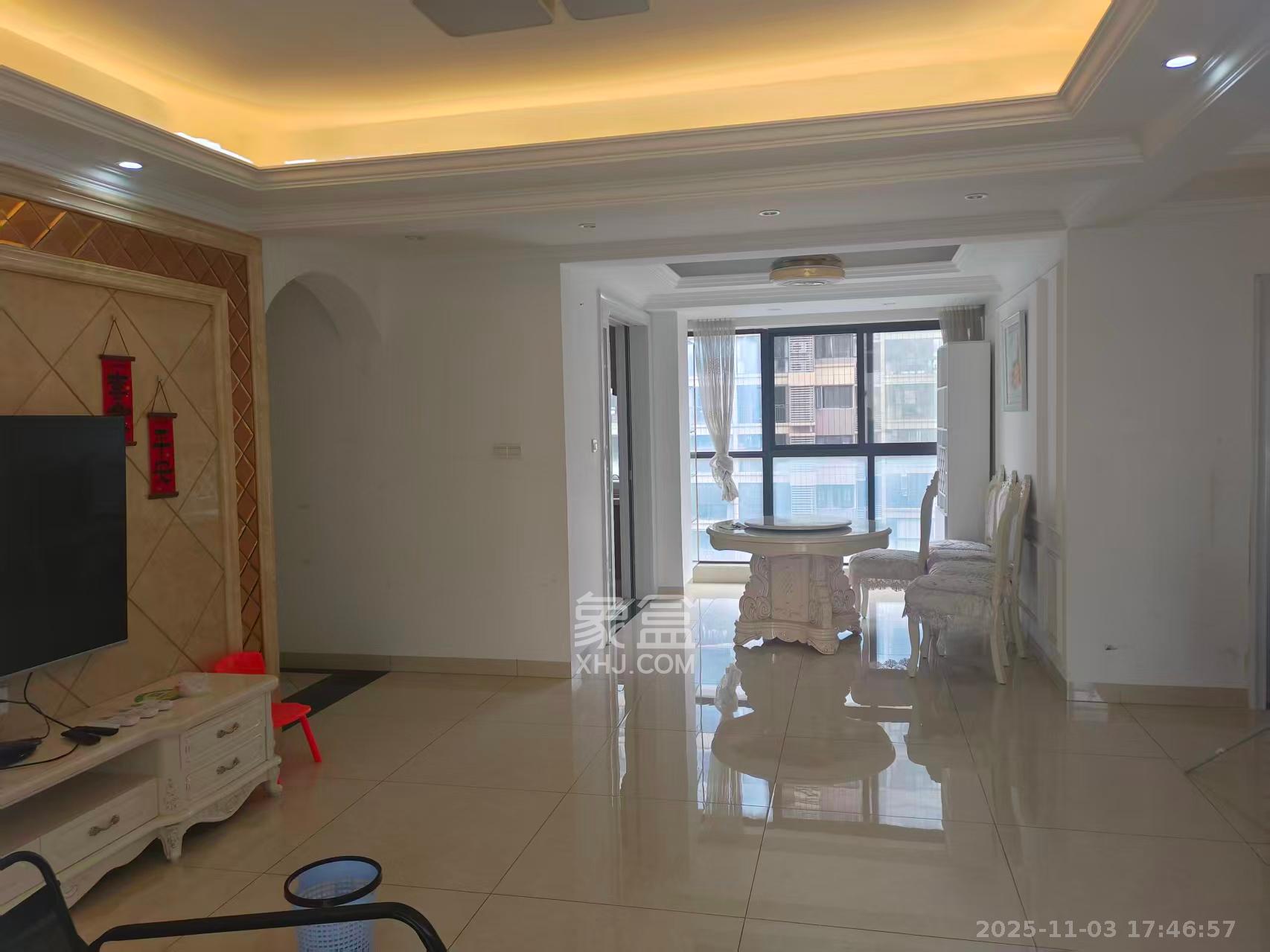 保利香槟国际  4室2厅2卫    2300.0元/月室内图