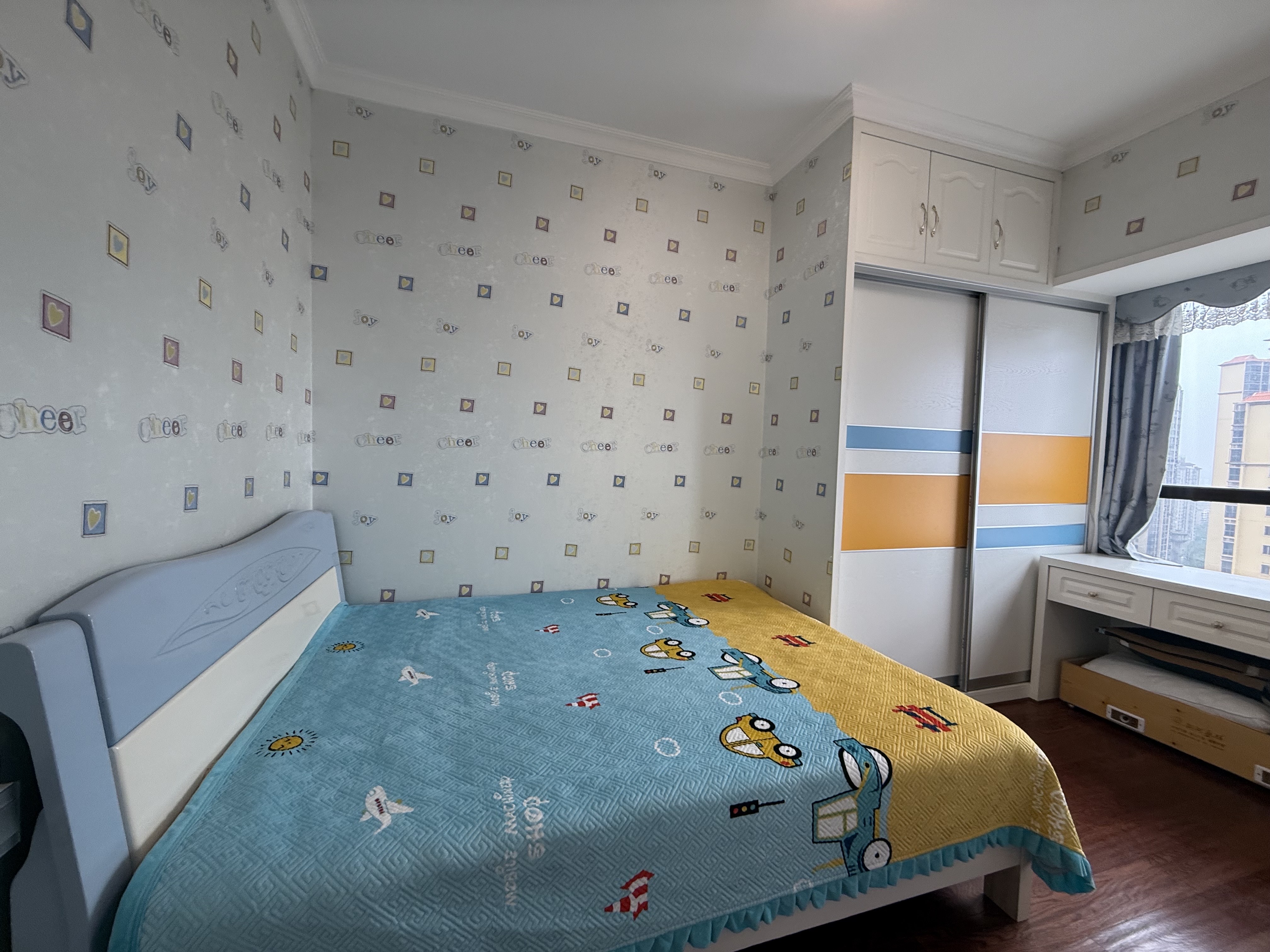 珠江云锦  3室2厅1卫    58.0万 珠江云锦  3室2厅1卫    58.0万客厅