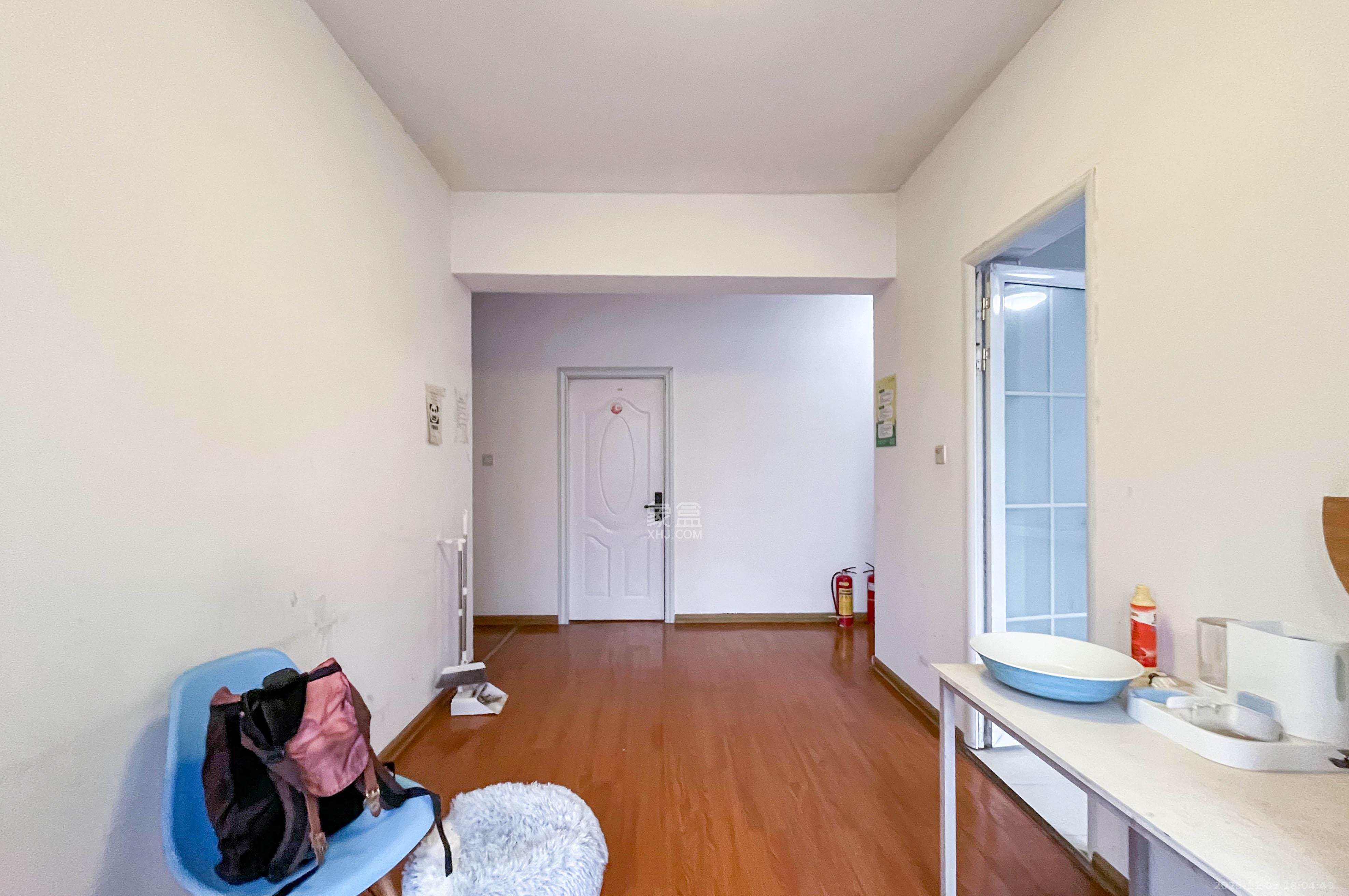 中建梅溪湖中心  4室2厅2卫    160.0万客厅