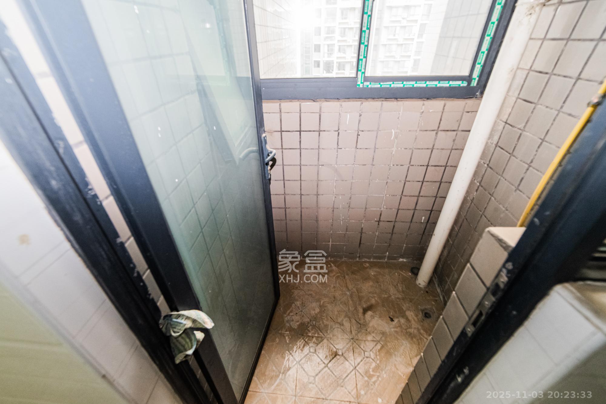 湘江世纪城融江苑  3室2厅1卫    60.0万阳台