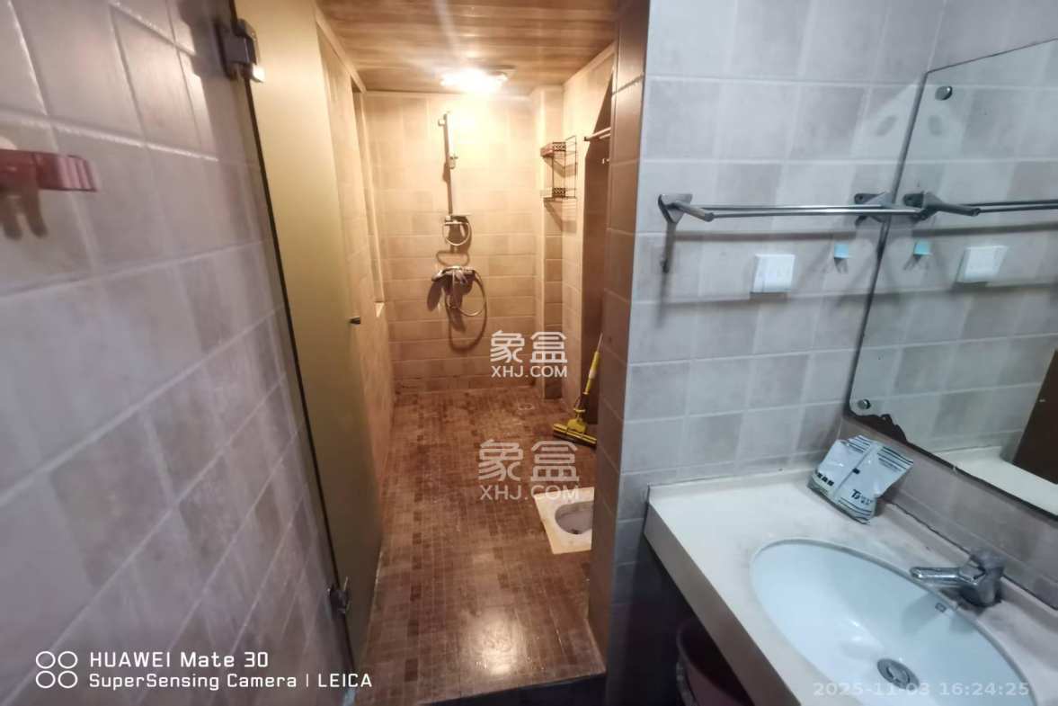 汇富中心 1室1厅1卫 1800.0元/月 汇富中心 1室1厅1卫 1800.0元/月室内图