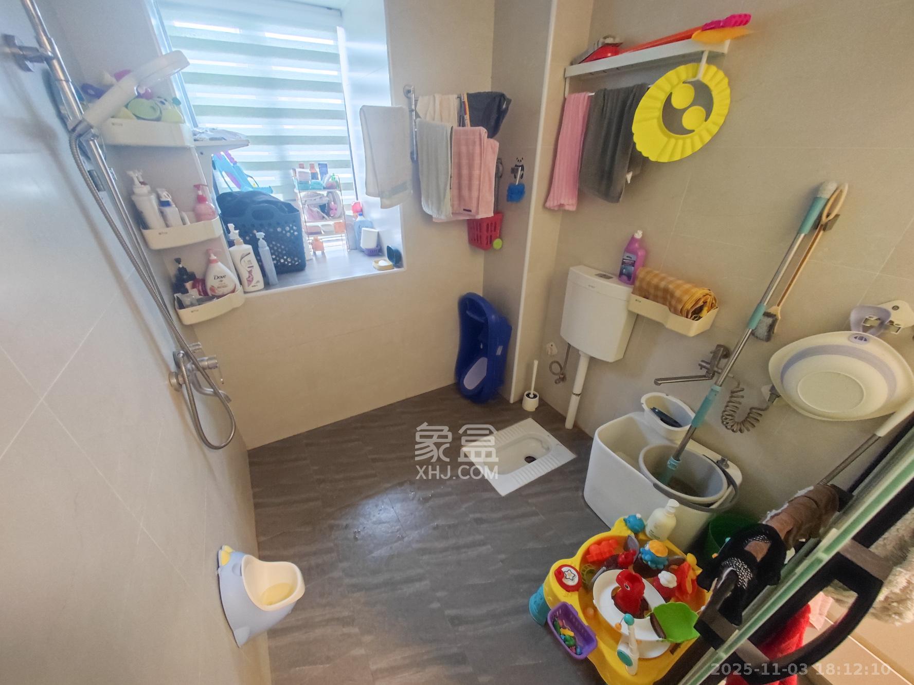 森林城  4室2厅2卫    190.0万卫生间