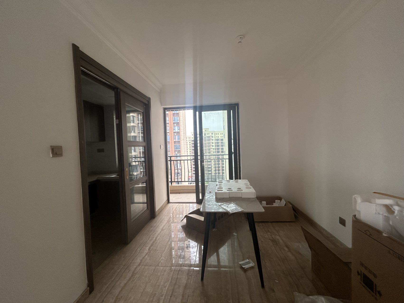 东城首府  4室2厅2卫    1900.0元/月室内图