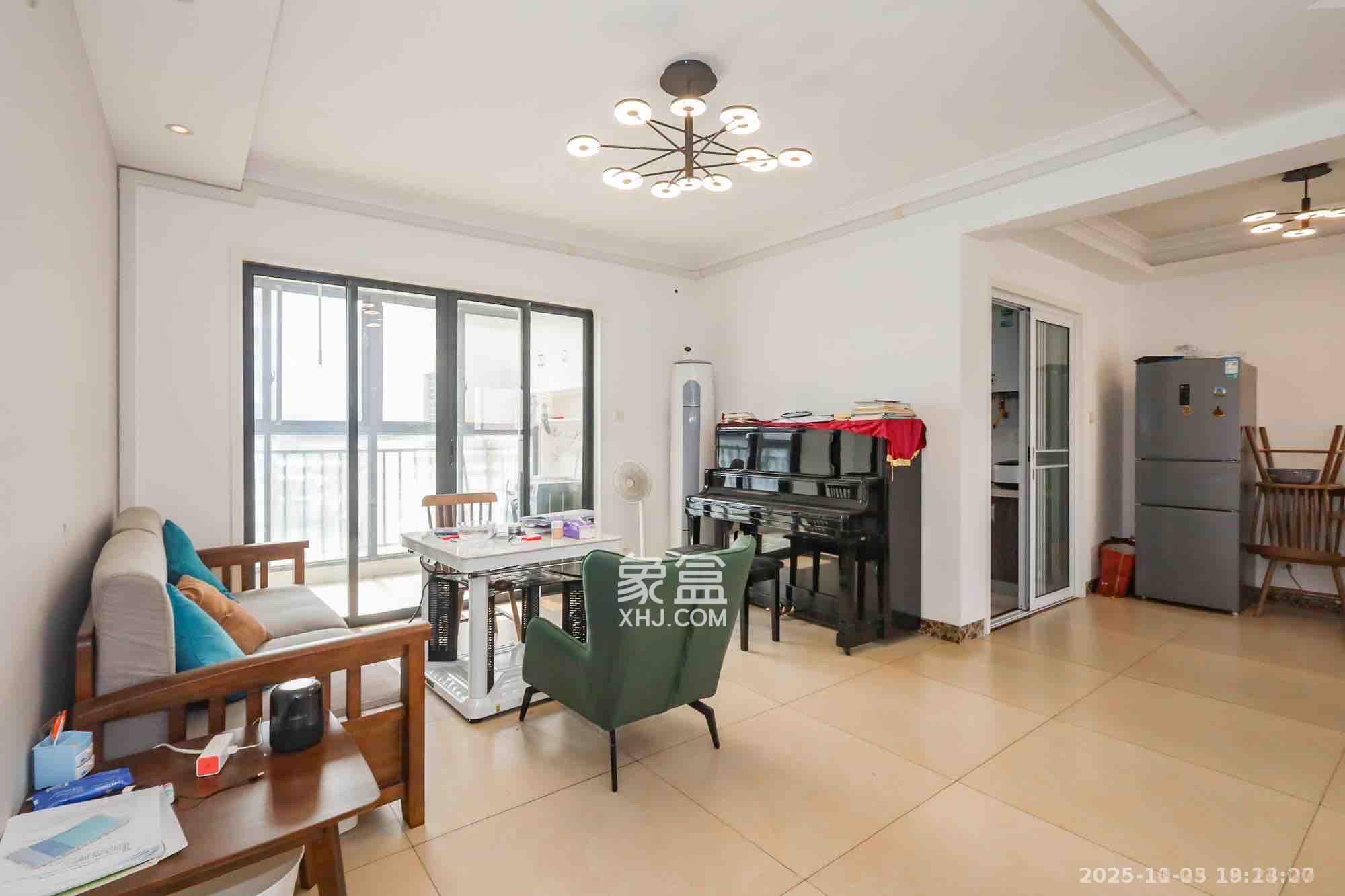 钰龙天下一期  3室2厅2卫    3500.0元/月室内图1