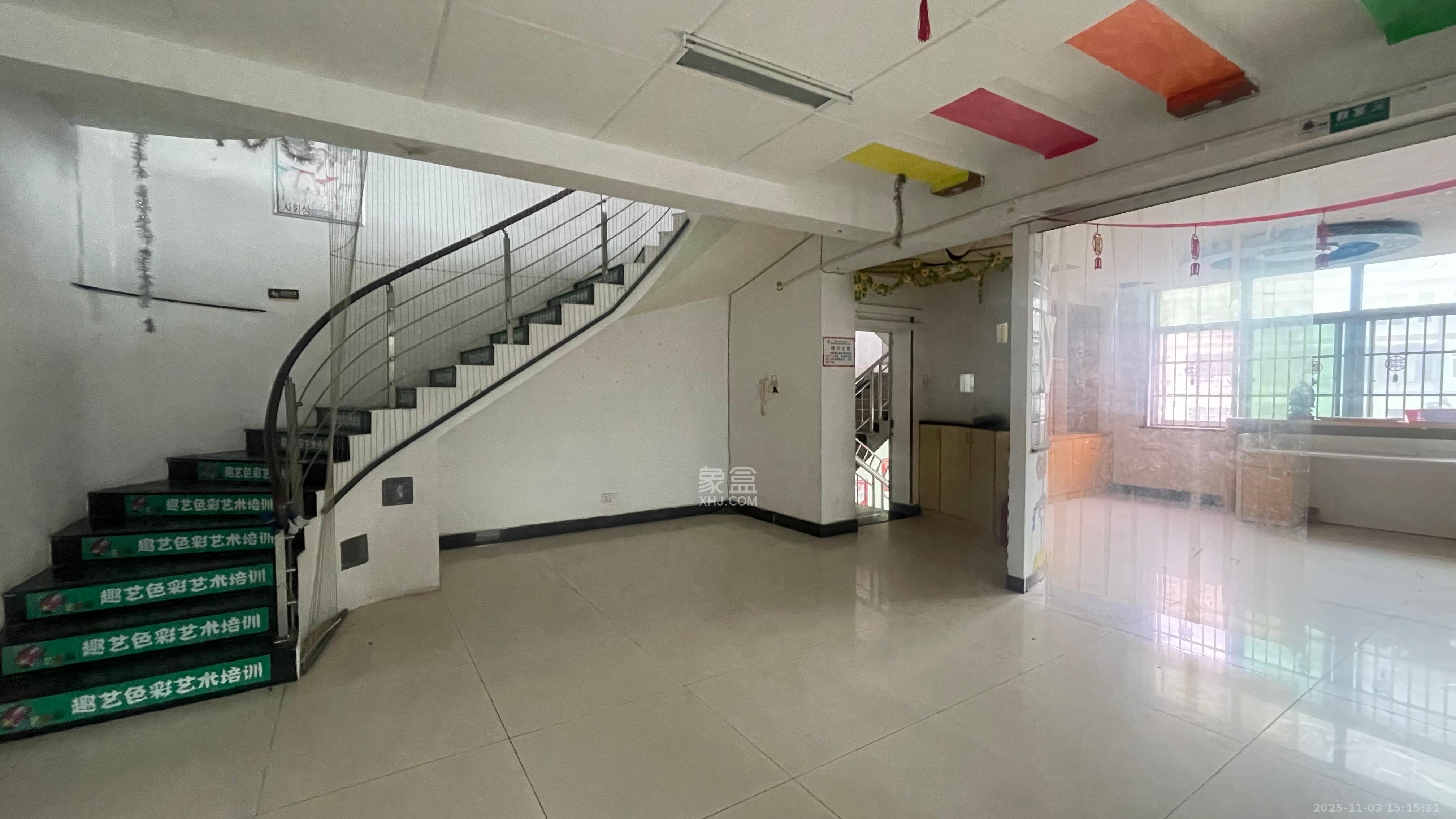 红星糖酒城  5室2厅1卫    3300.0元/月室内图