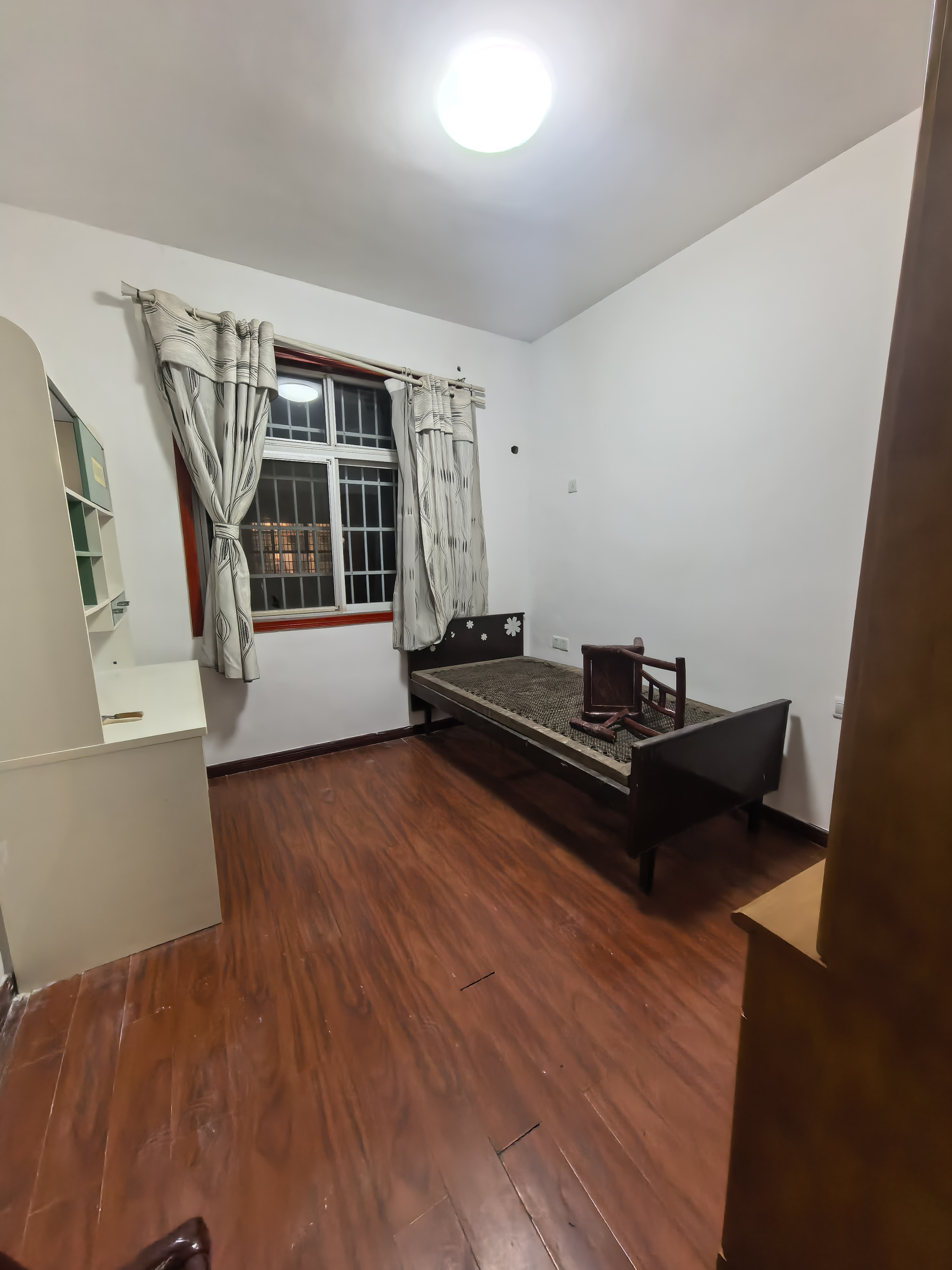 龙城街 3室2厅2卫 1666.0元/月 龙城街 3室2厅2卫 1666.0元/月室内图