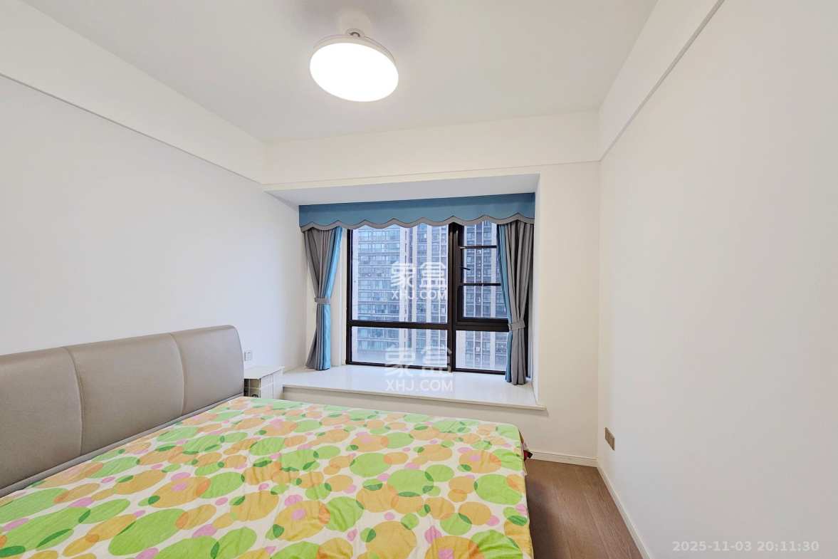 明昇壹城(明昇时代广场)二期 4室2厅3卫 350.0万 明昇壹城(明昇时代广场)二期 4室2厅3卫 350.0万卧室