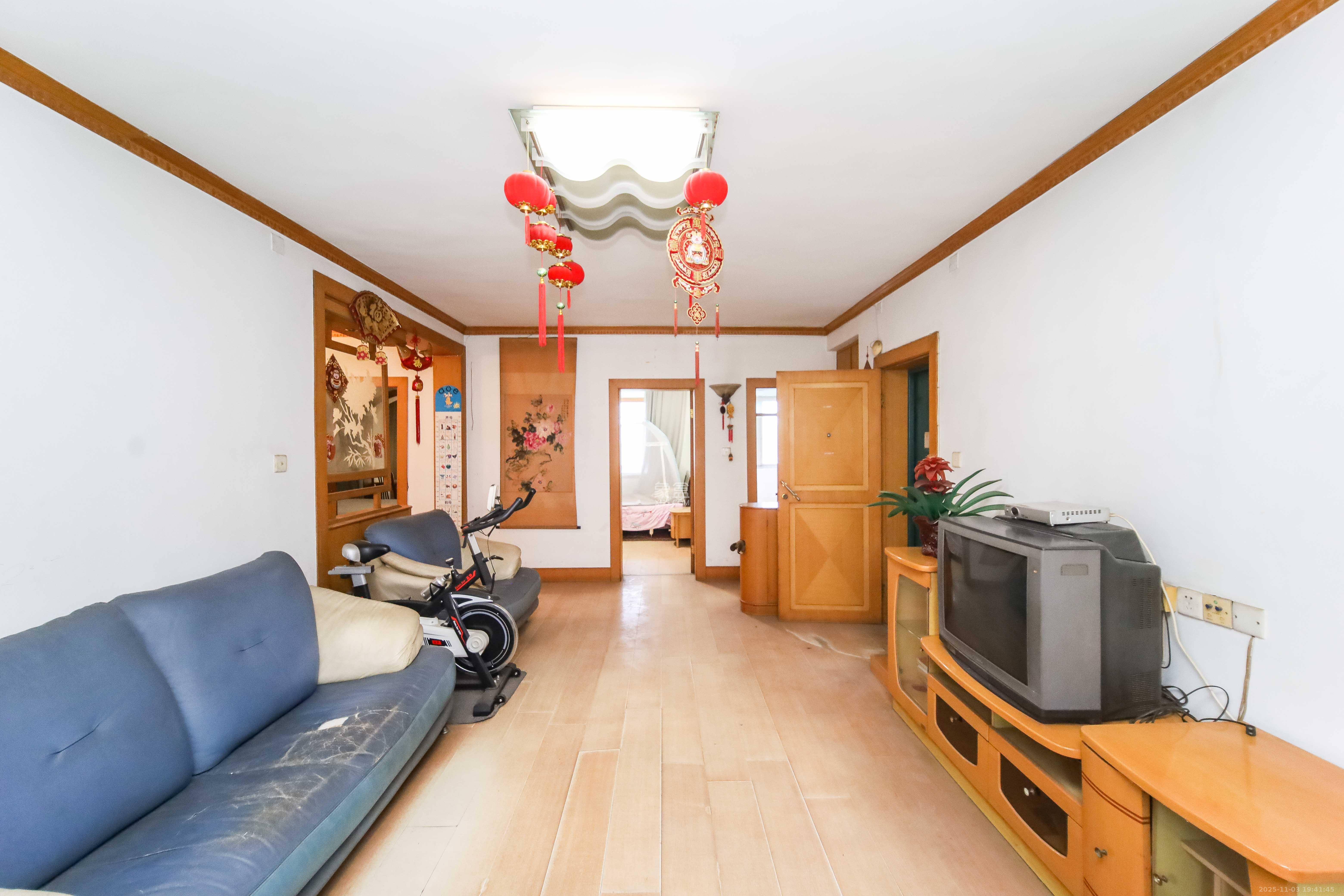 环达公寓 3室2厅1卫 56.0万 环达公寓 3室2厅1卫 56.0万客厅