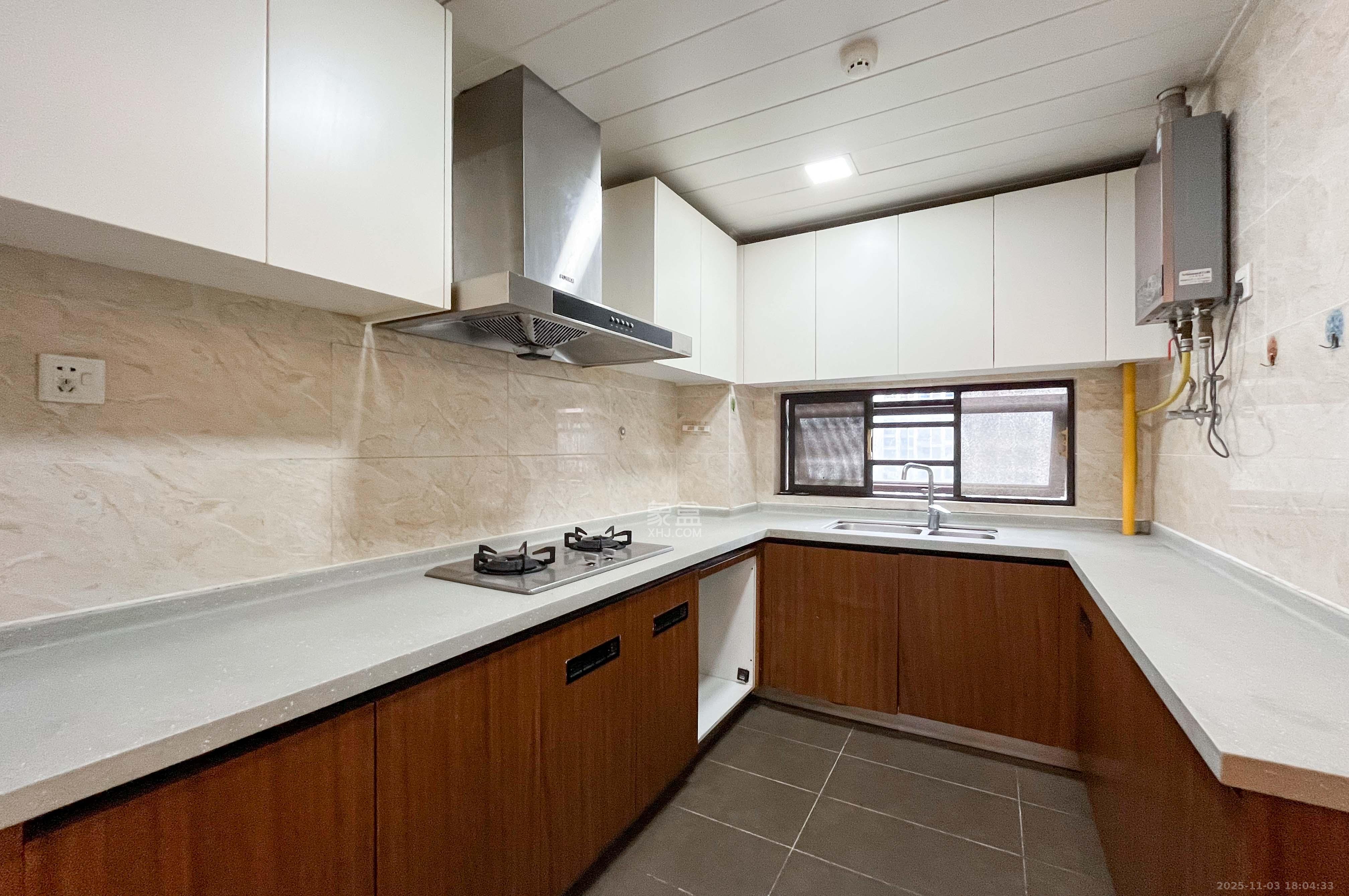 万科里梅溪郡  4室2厅2卫    258.0万厨房