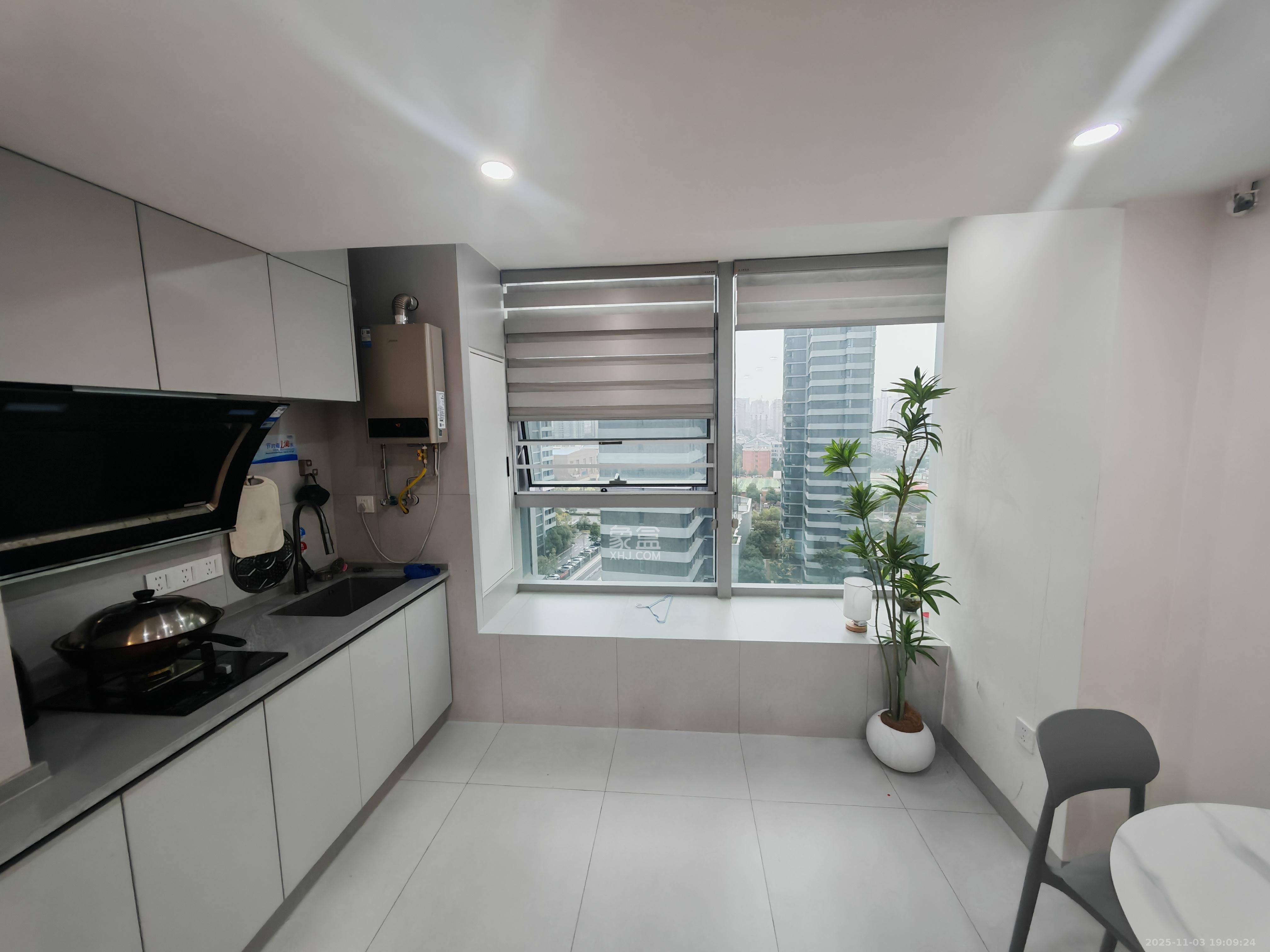 复地滨江金融中心  2室1厅1卫    2700.0元/月室内图