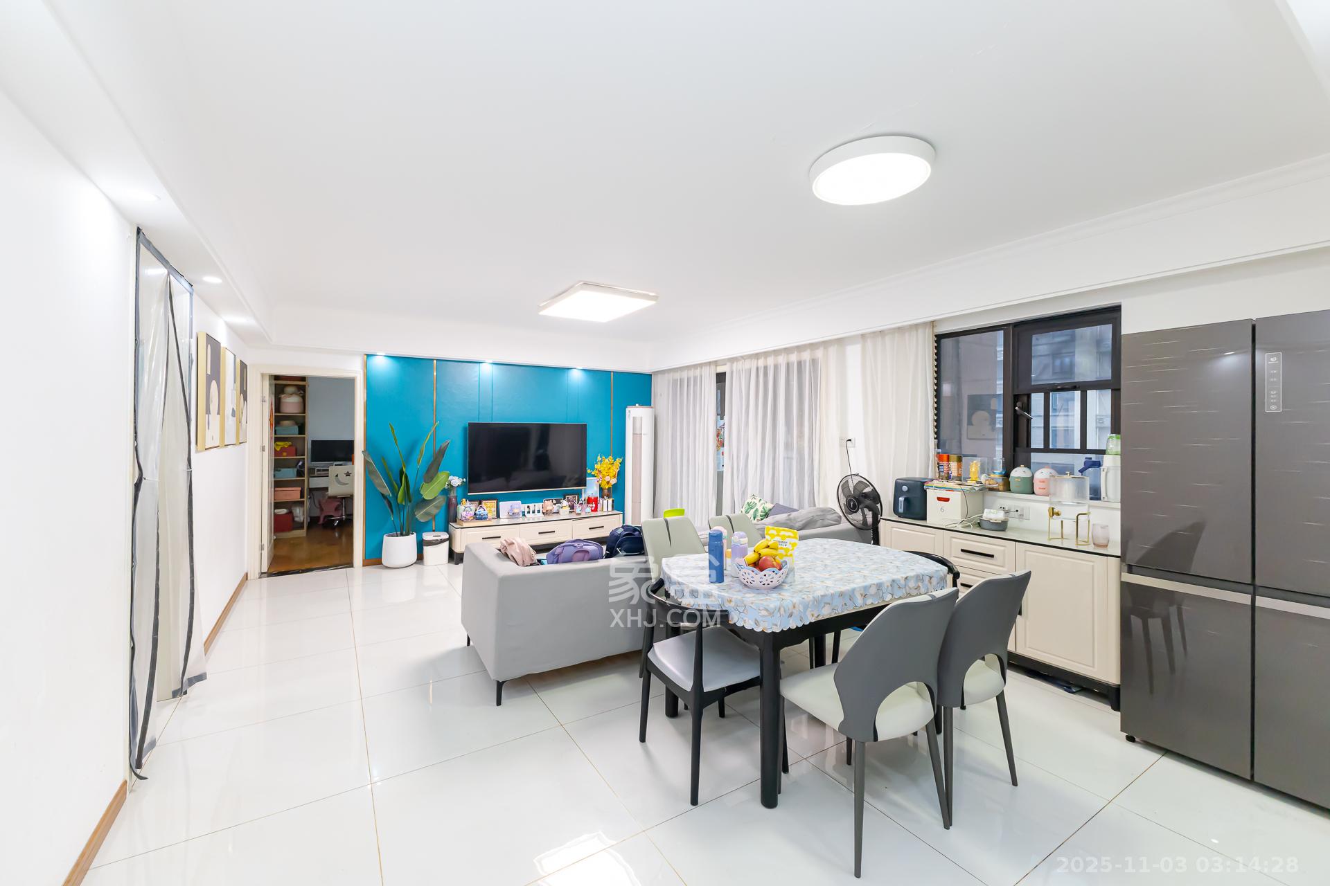 时代倾城三期  3室2厅2卫    95.0万 时代倾城三期  3室2厅2卫    95.0万客厅