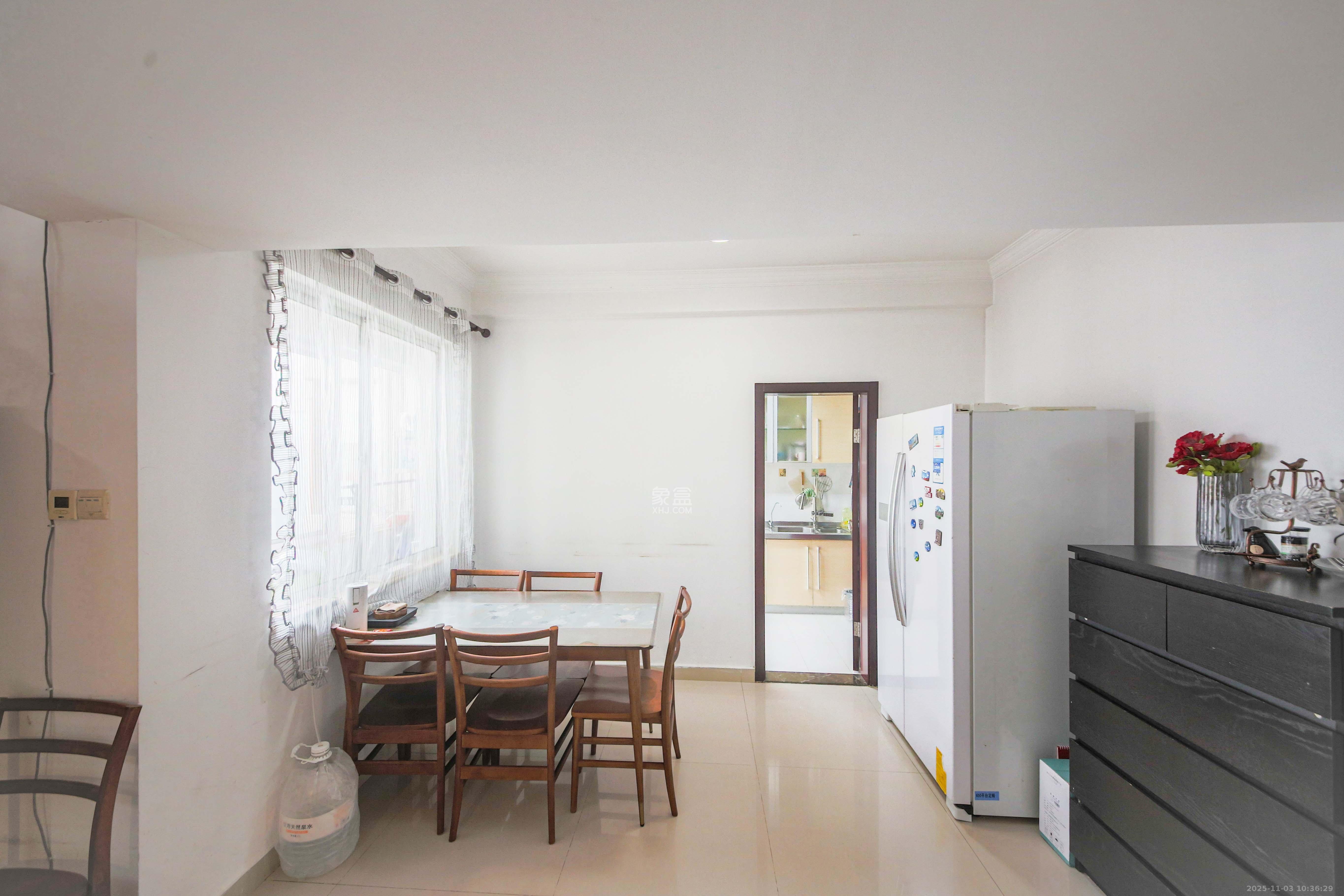 HC新城（建工集团单位房）  3室2厅1卫    180.0万客厅