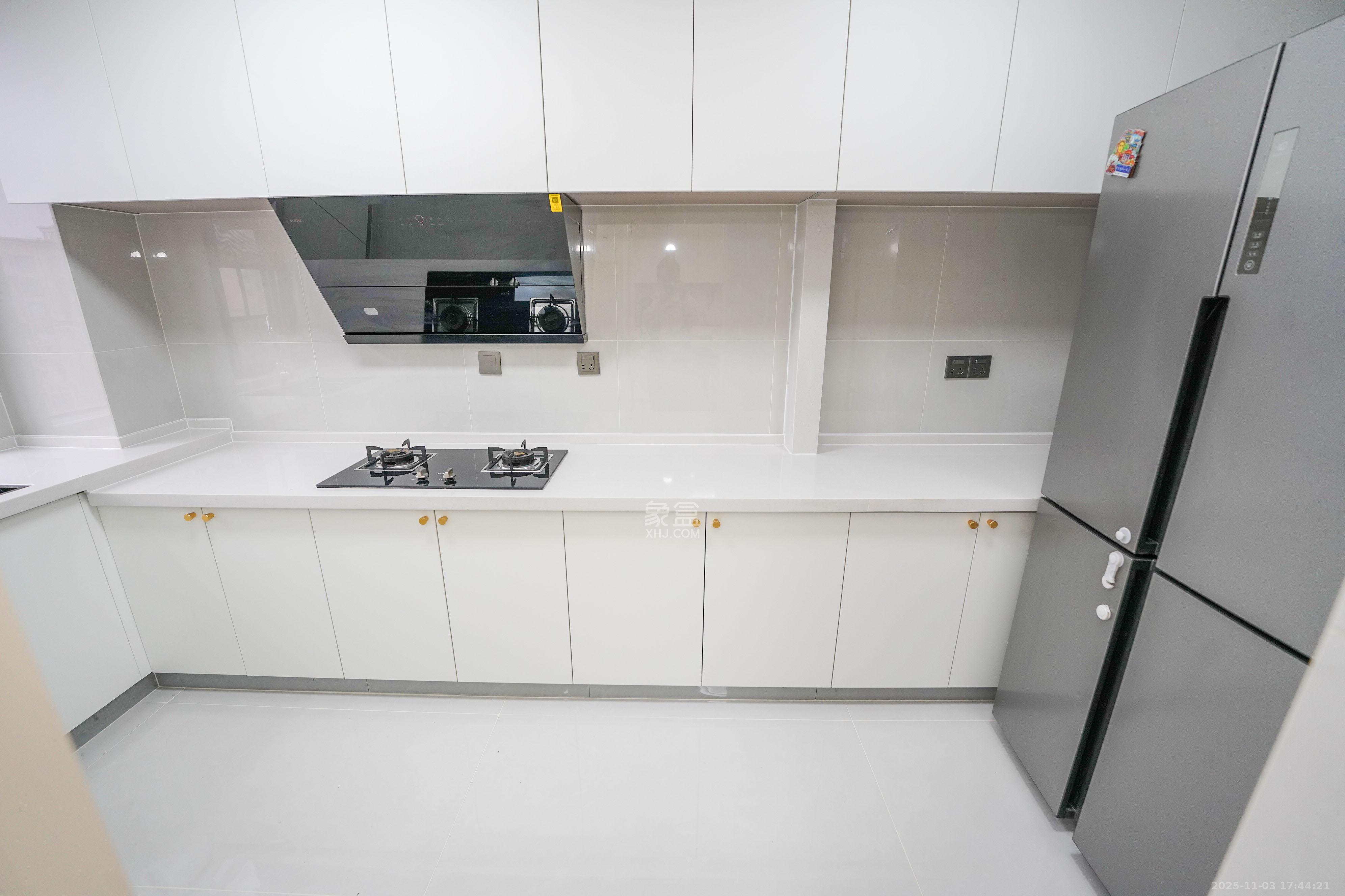 和美星城  4室2厅2卫    132.0万厨房