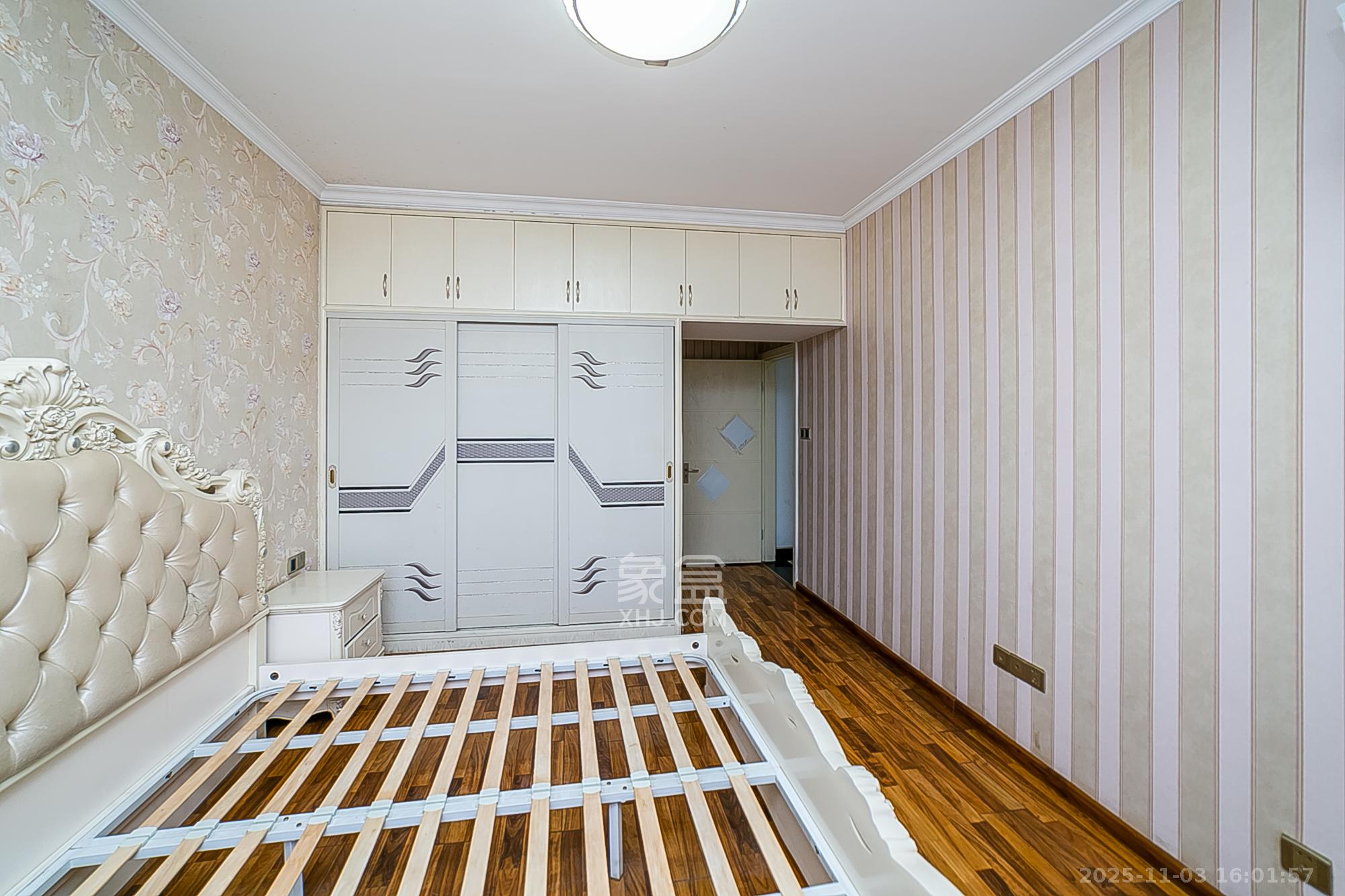 兴威帕克水岸  3室2厅2卫    99.0万卧室