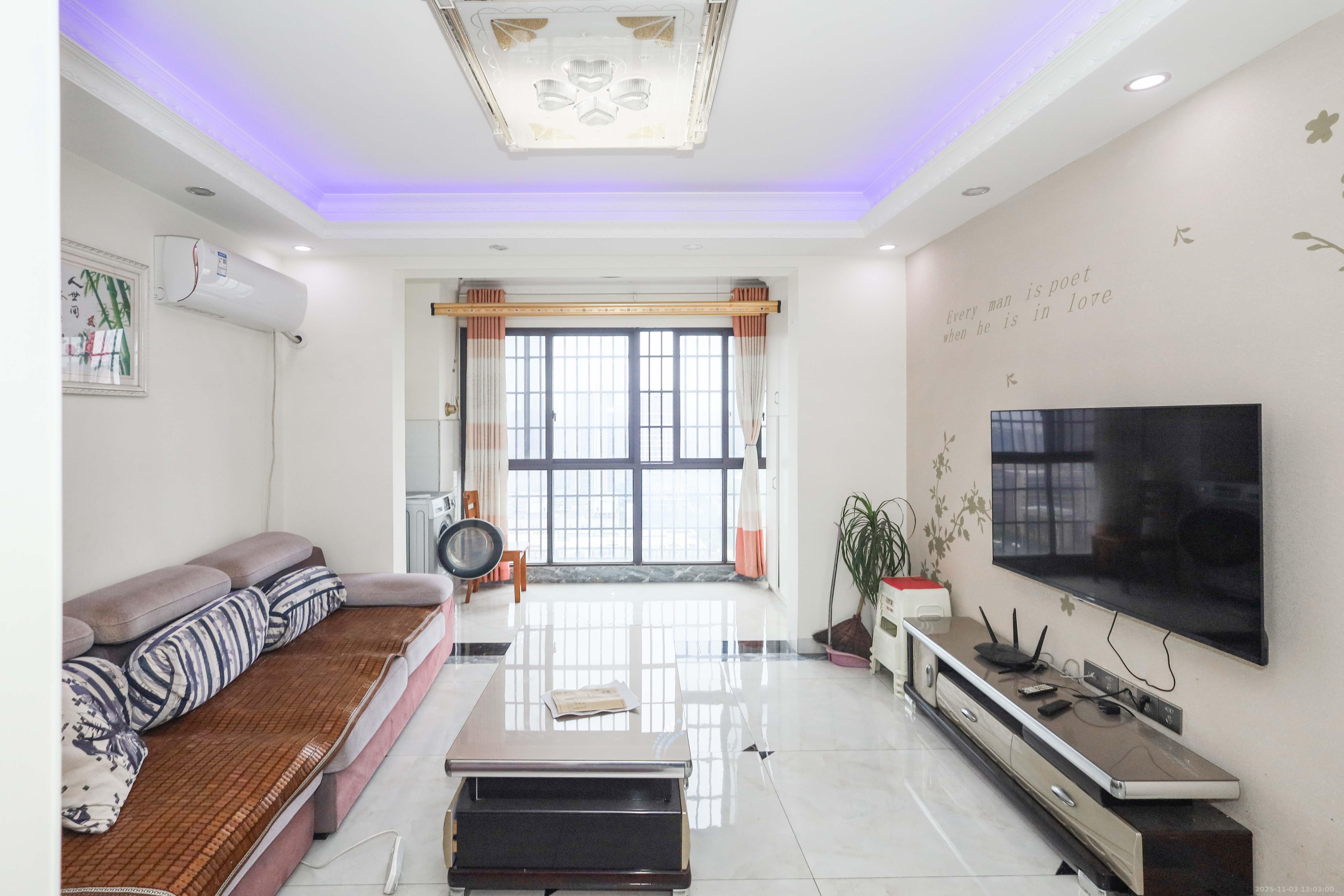 麓谷星辰 3室2厅1卫 88.0万 麓谷星辰 3室2厅1卫 88.0万客厅