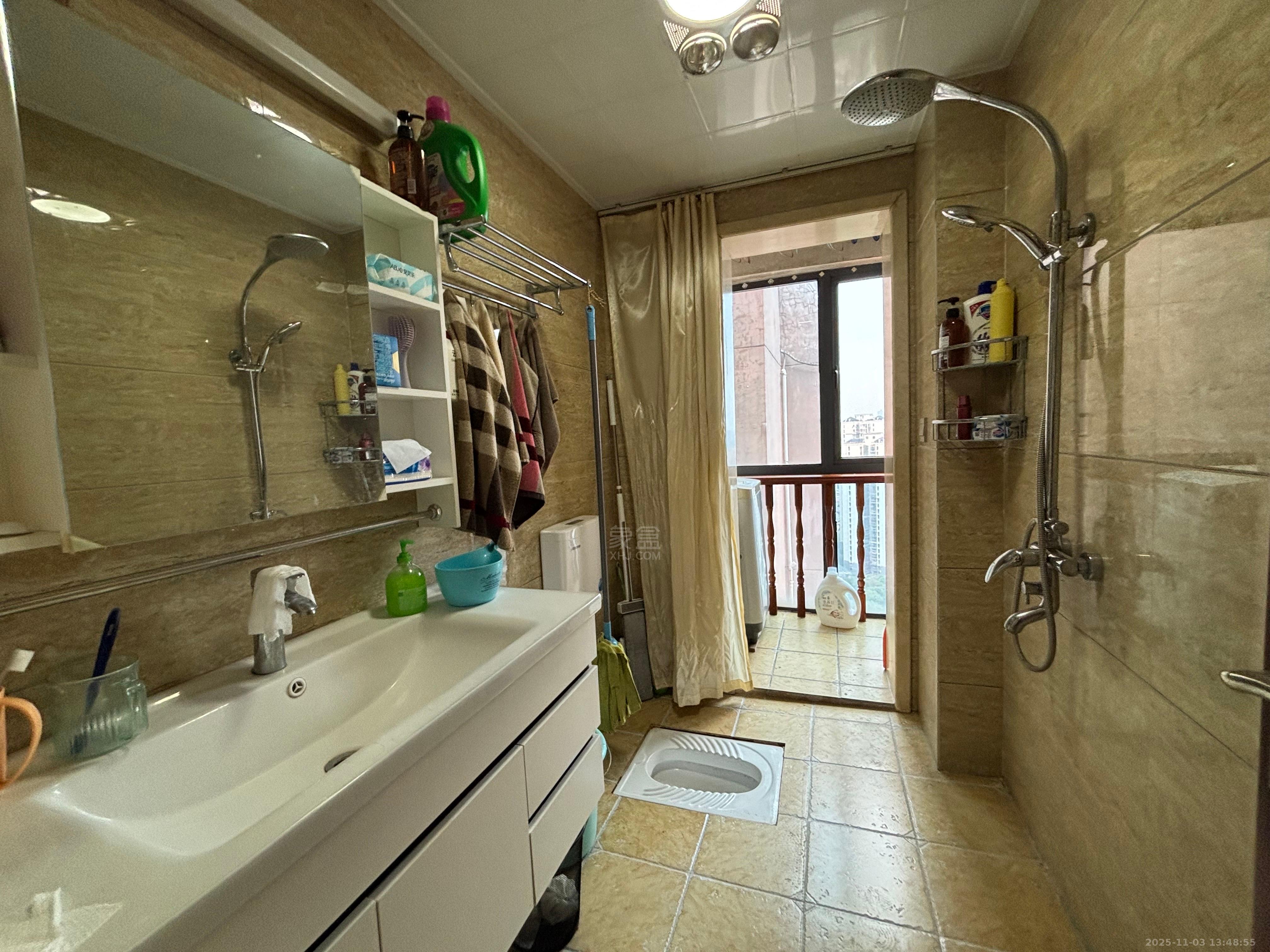 流金岁月-华晨国际  3室2厅2卫    2600.0元/月室内图