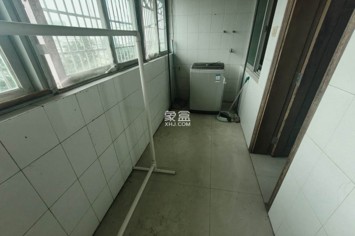 海南师范大学 3室2厅2卫 138.0万 海南师范大学 3室2厅2卫 138.0万客厅