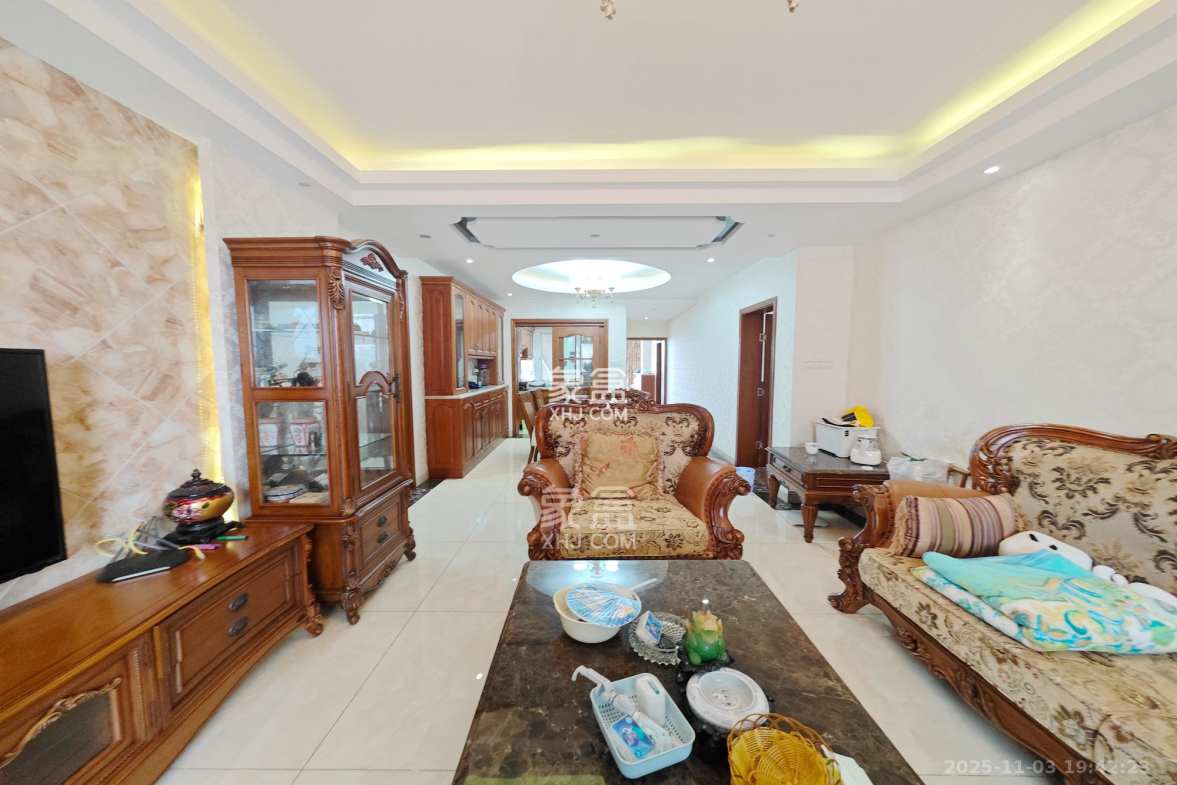 佳天瑞宁花园 3室2厅2卫 140.0万 佳天瑞宁花园 3室2厅2卫 140.0万客厅