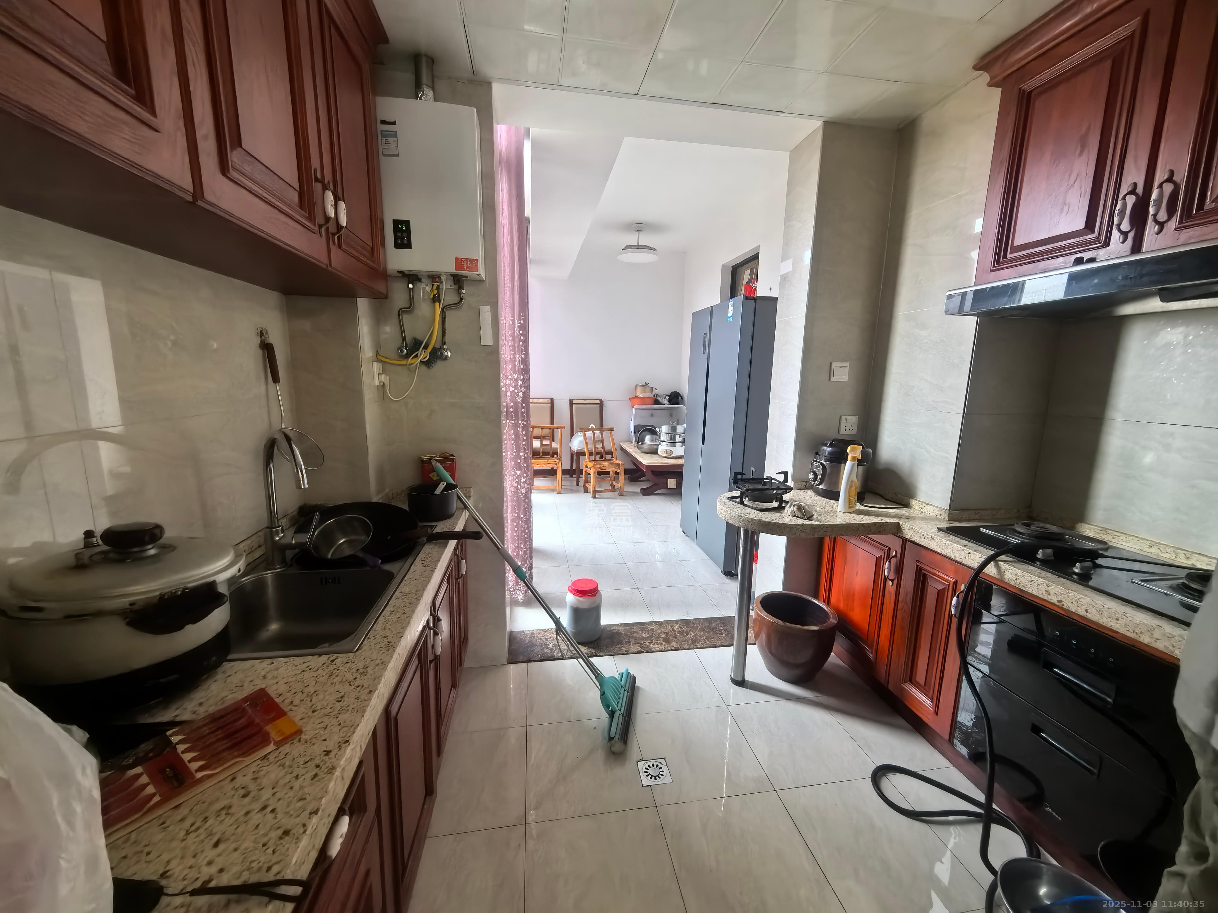 金鼎公园尚  3室2厅2卫    2500.0元/月室内图