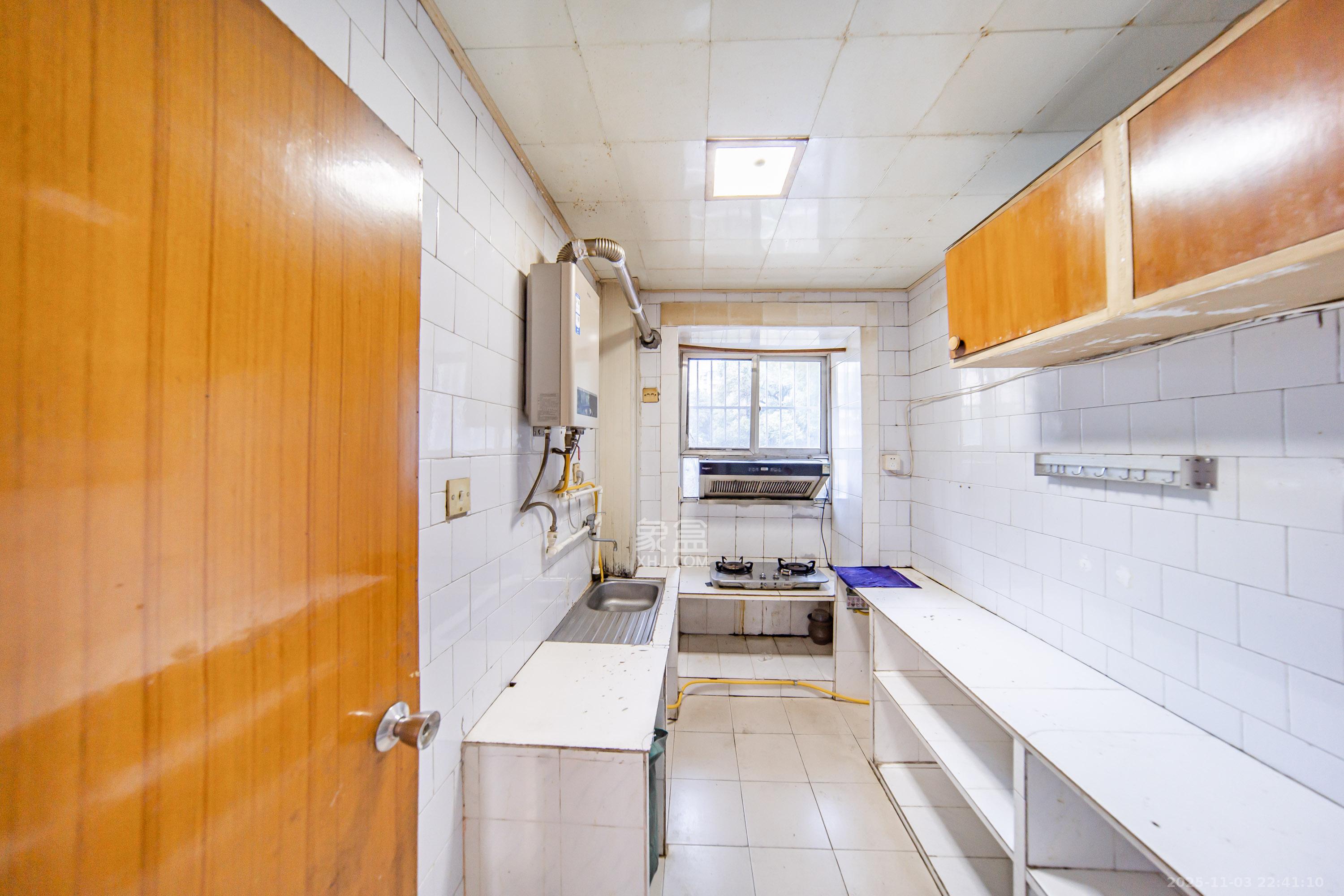 丝茅冲邮电二巷  1室1厅1卫    60.0万厨房