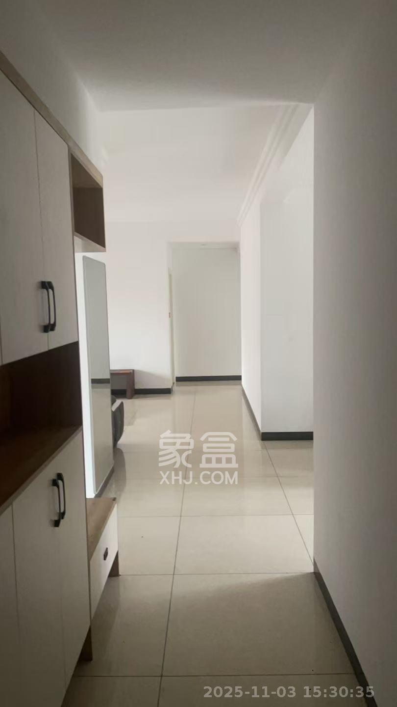 三一街区  3室2厅1卫    2200.0元/月室内图