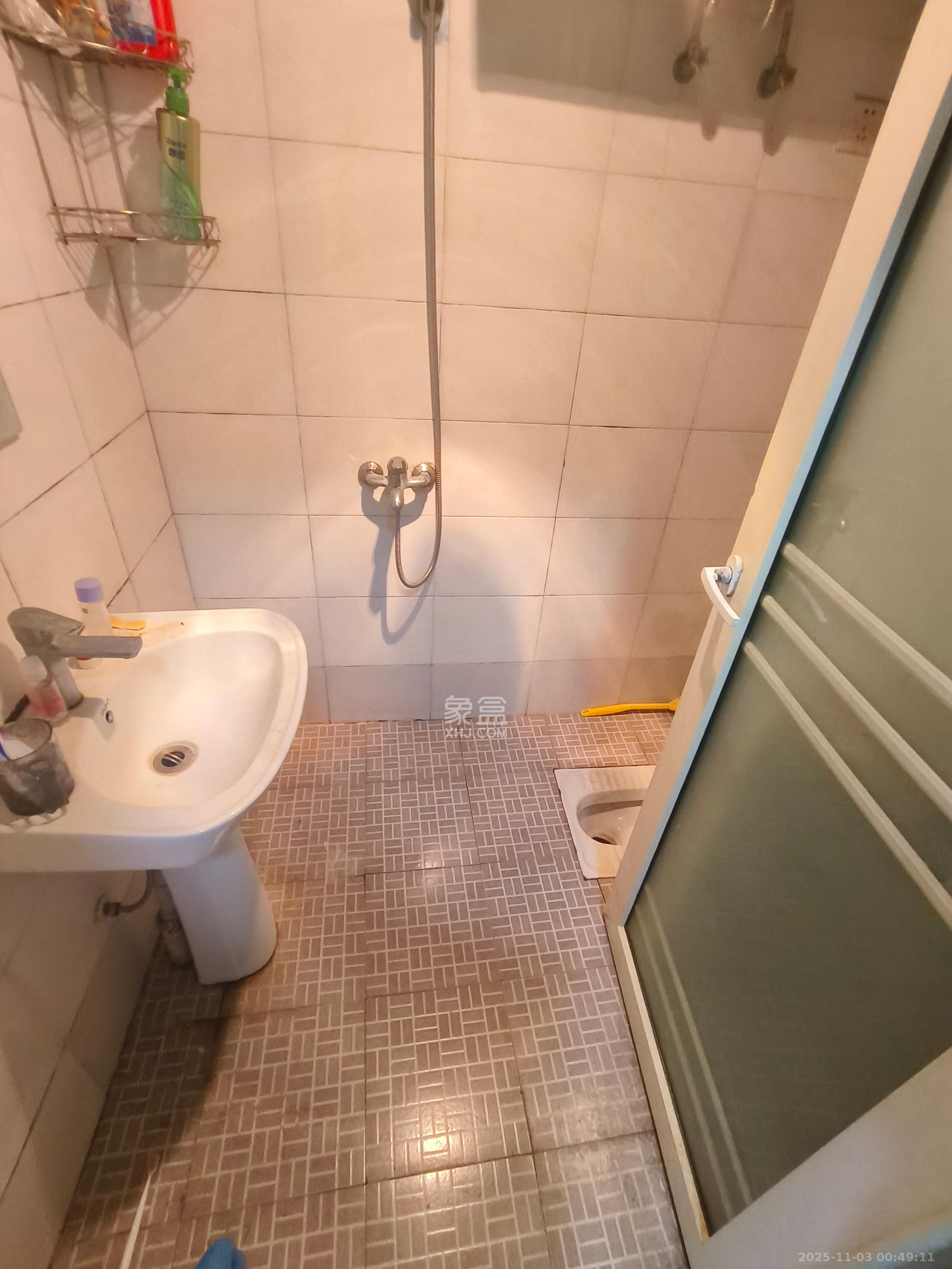 三万英尺  1室1厅1卫    1400.0元/月室内图