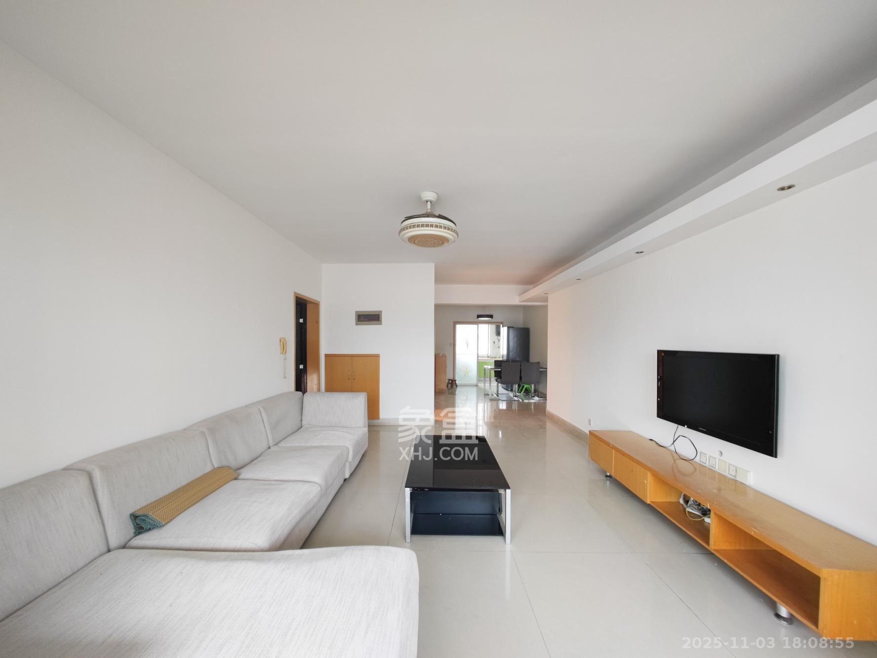 佳园星城 3室2厅2卫 56.0万 佳园星城 3室2厅2卫 56.0万客厅