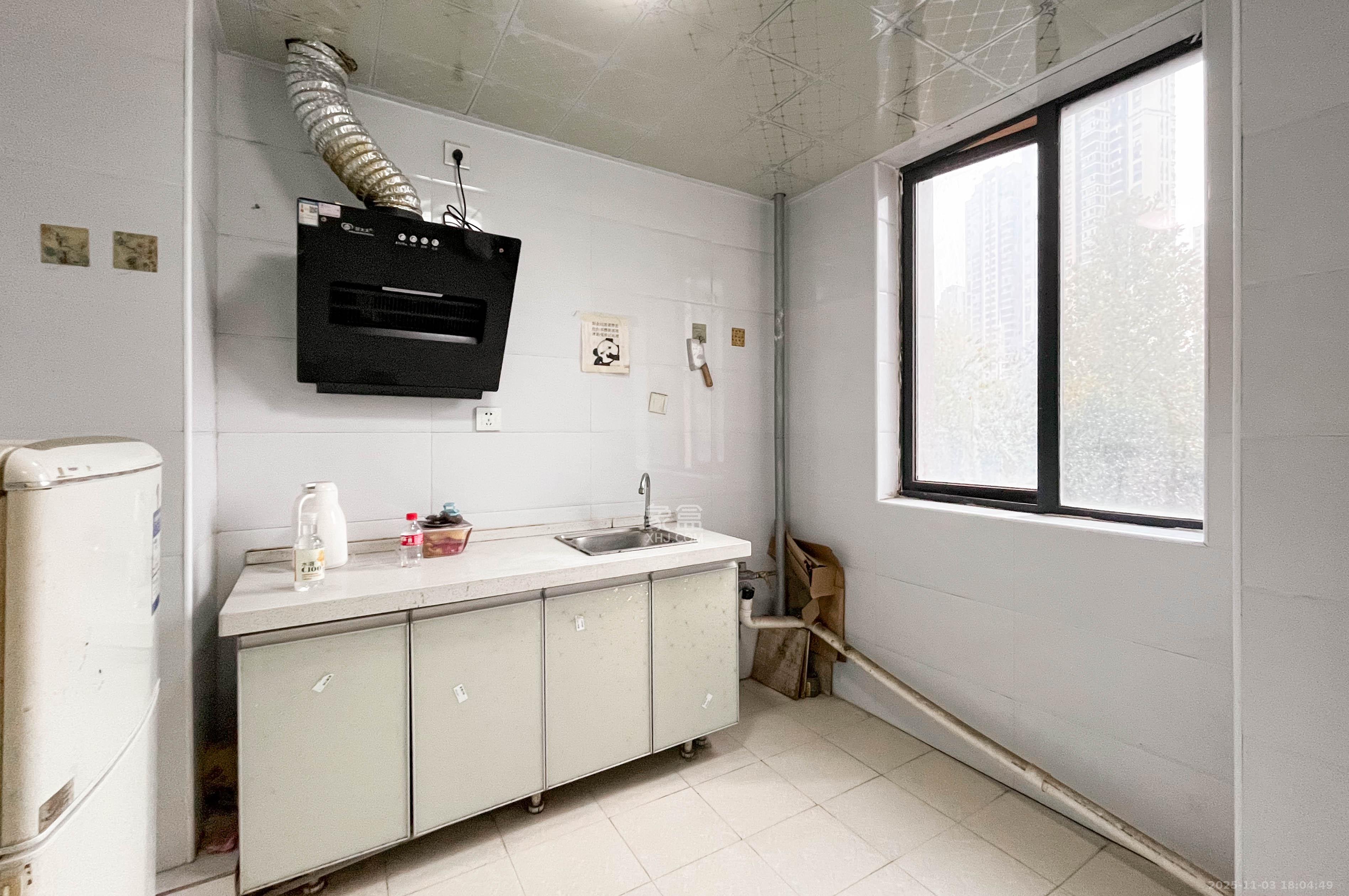 中建梅溪湖中心  4室2厅2卫    160.0万厨房