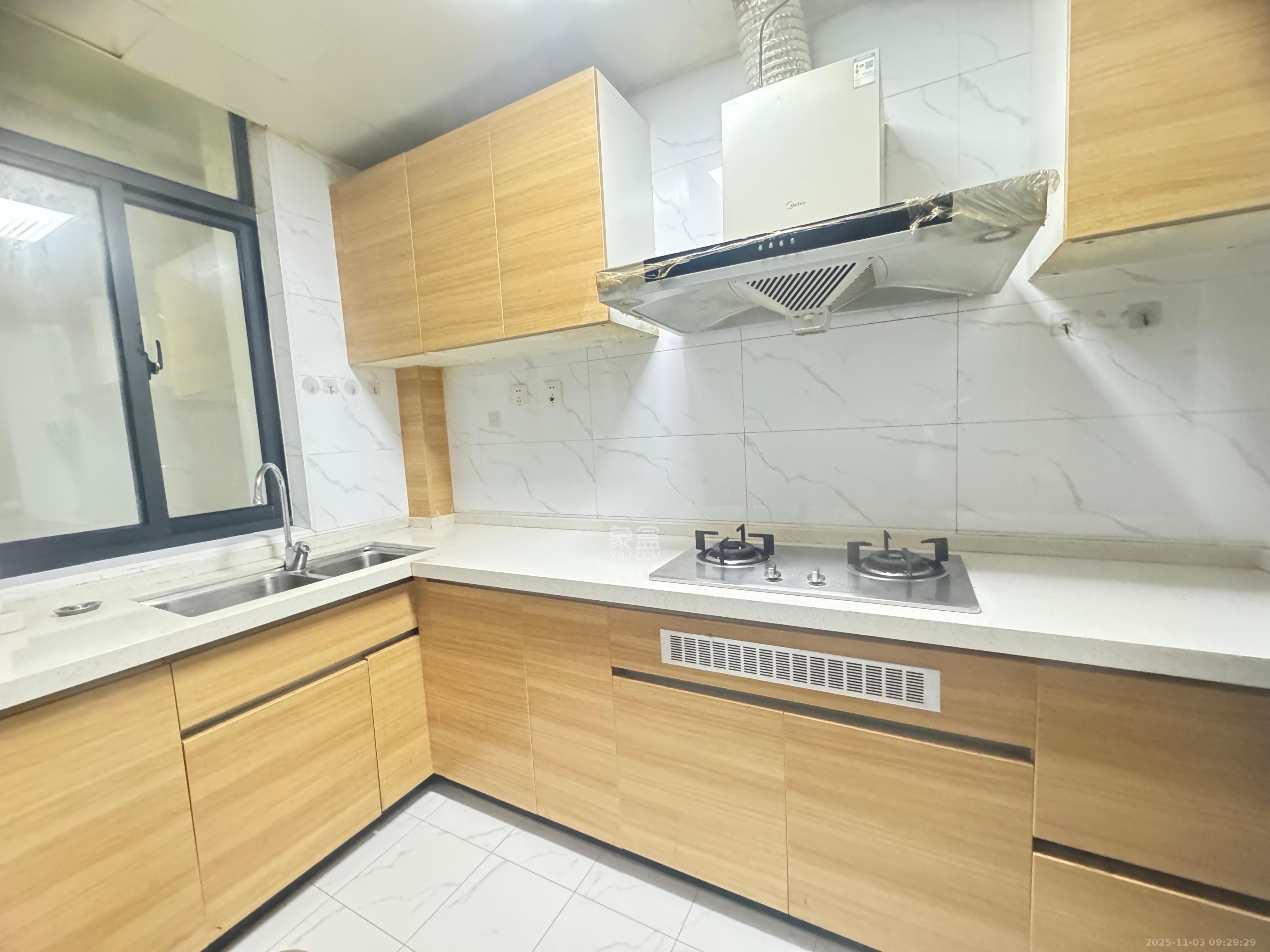 阳光锦城  3室2厅1卫    2500.0元/月室内图