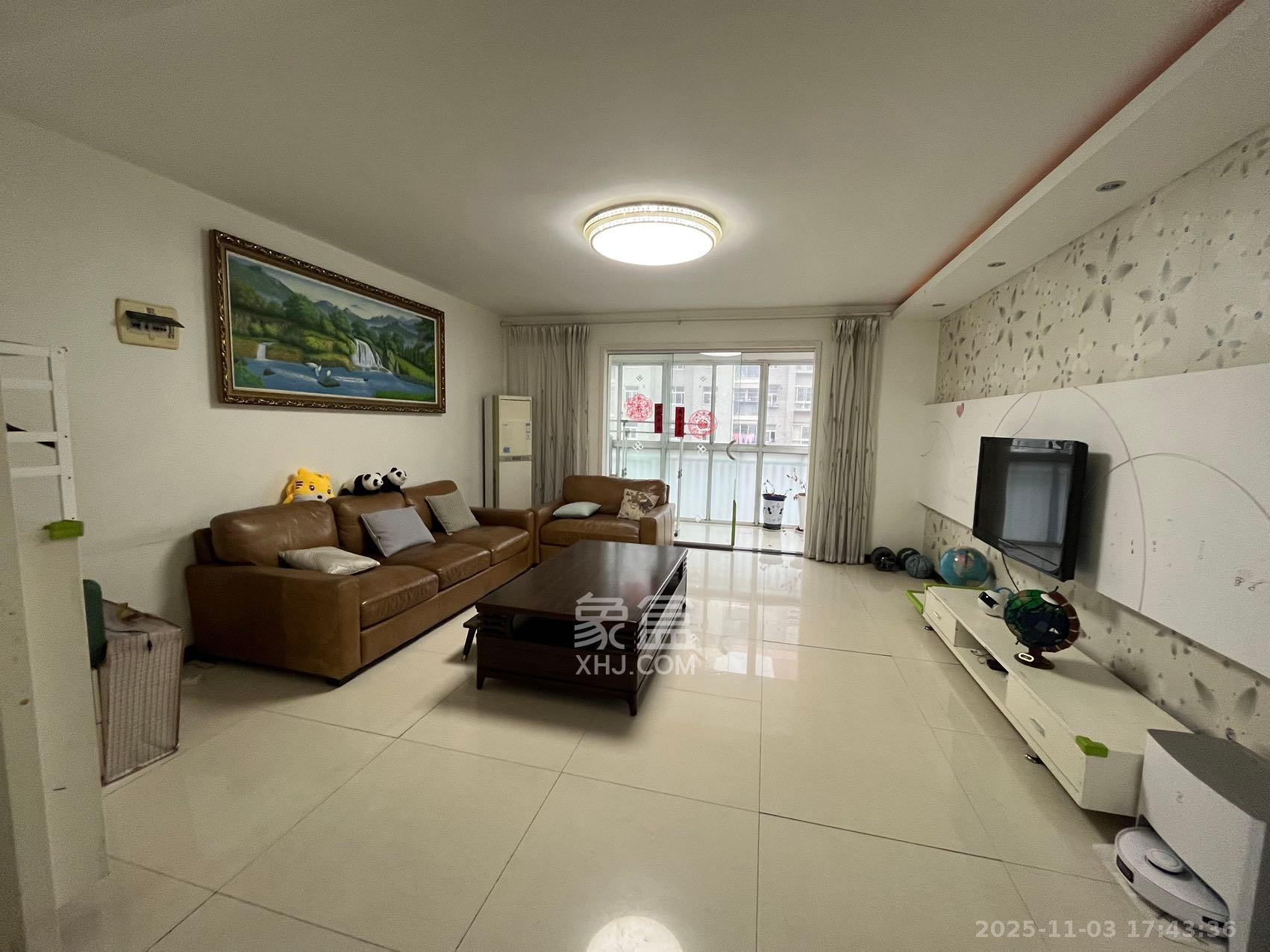 嘉盛华庭（一期、二期、三期）  3室2厅2卫    3000.0元/月