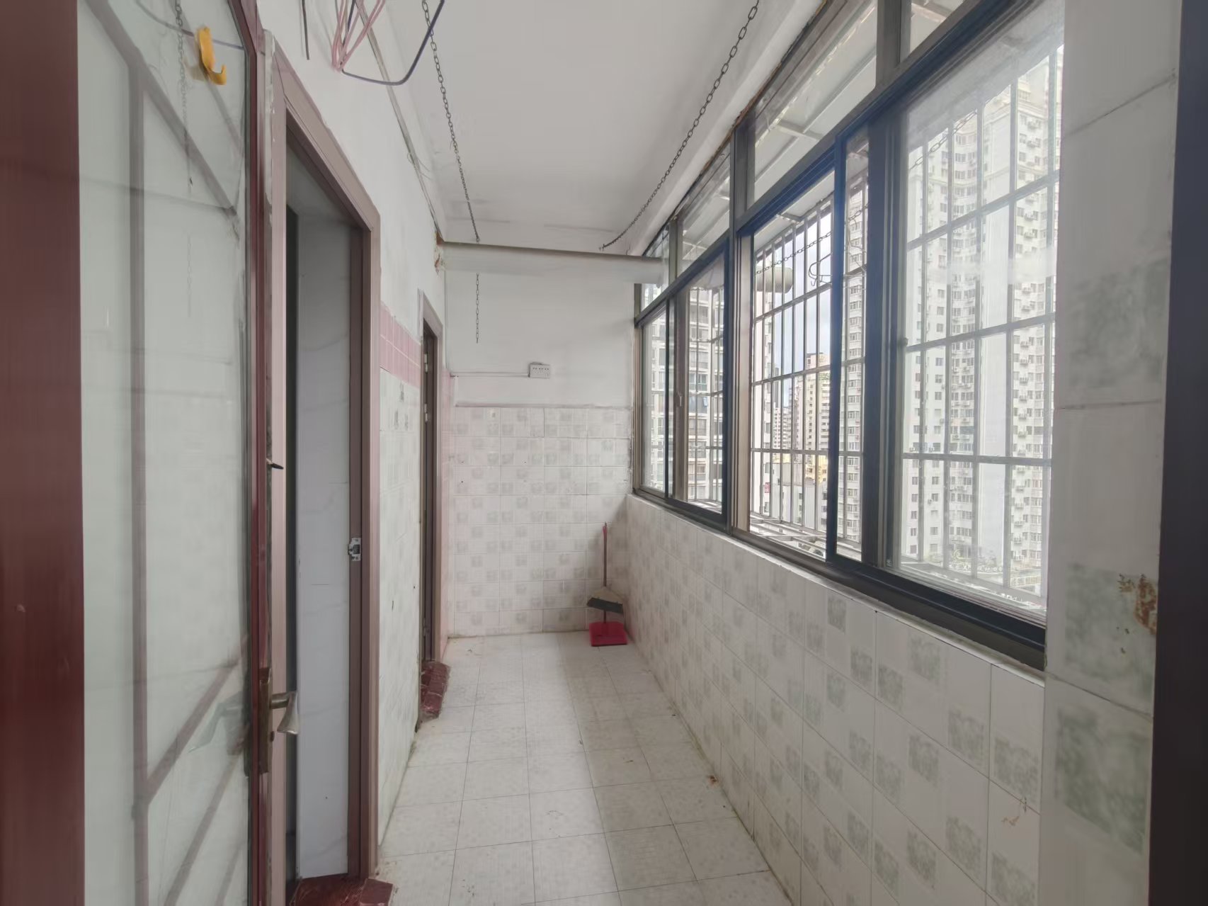 椰城大厦 3室2厅1卫 2400.0元/月 椰城大厦 3室2厅1卫 2400.0元/月室内图