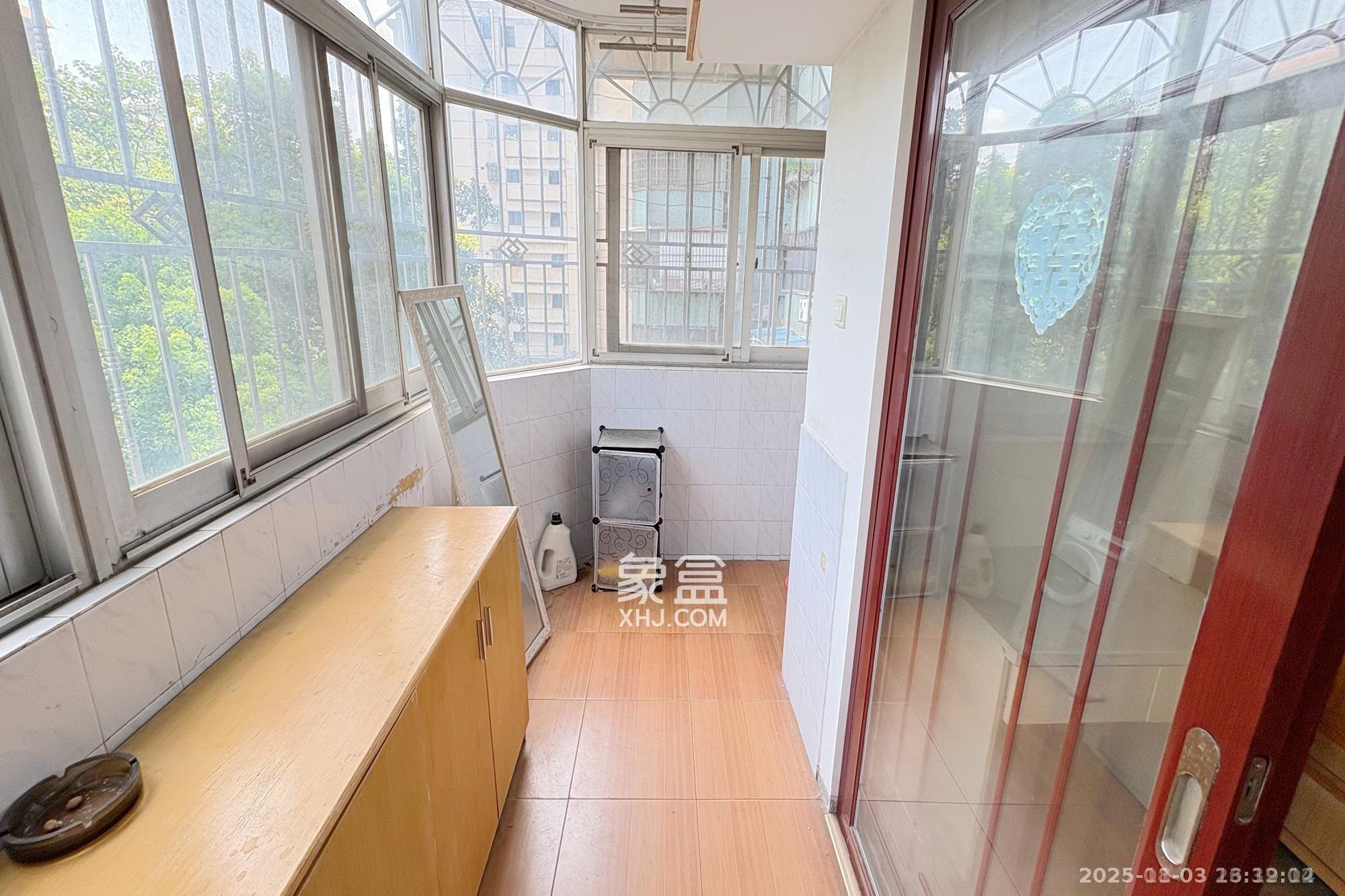 长铁高层 2室2厅1卫 2200.0元/月 长铁高层 2室2厅1卫 2200.0元/月室内图