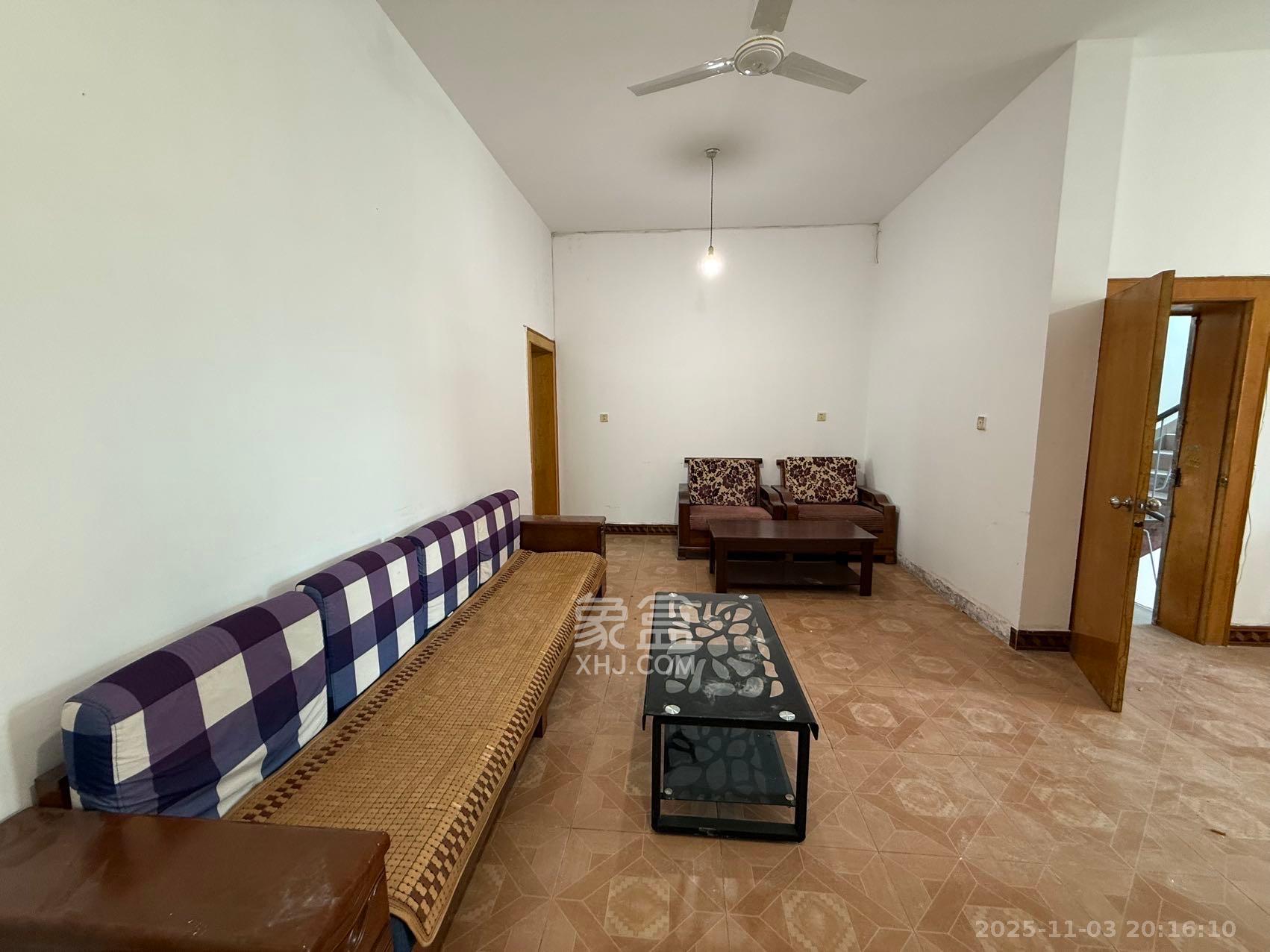 洞井商贸城  4室2厅1卫    1500.0元/月室内图