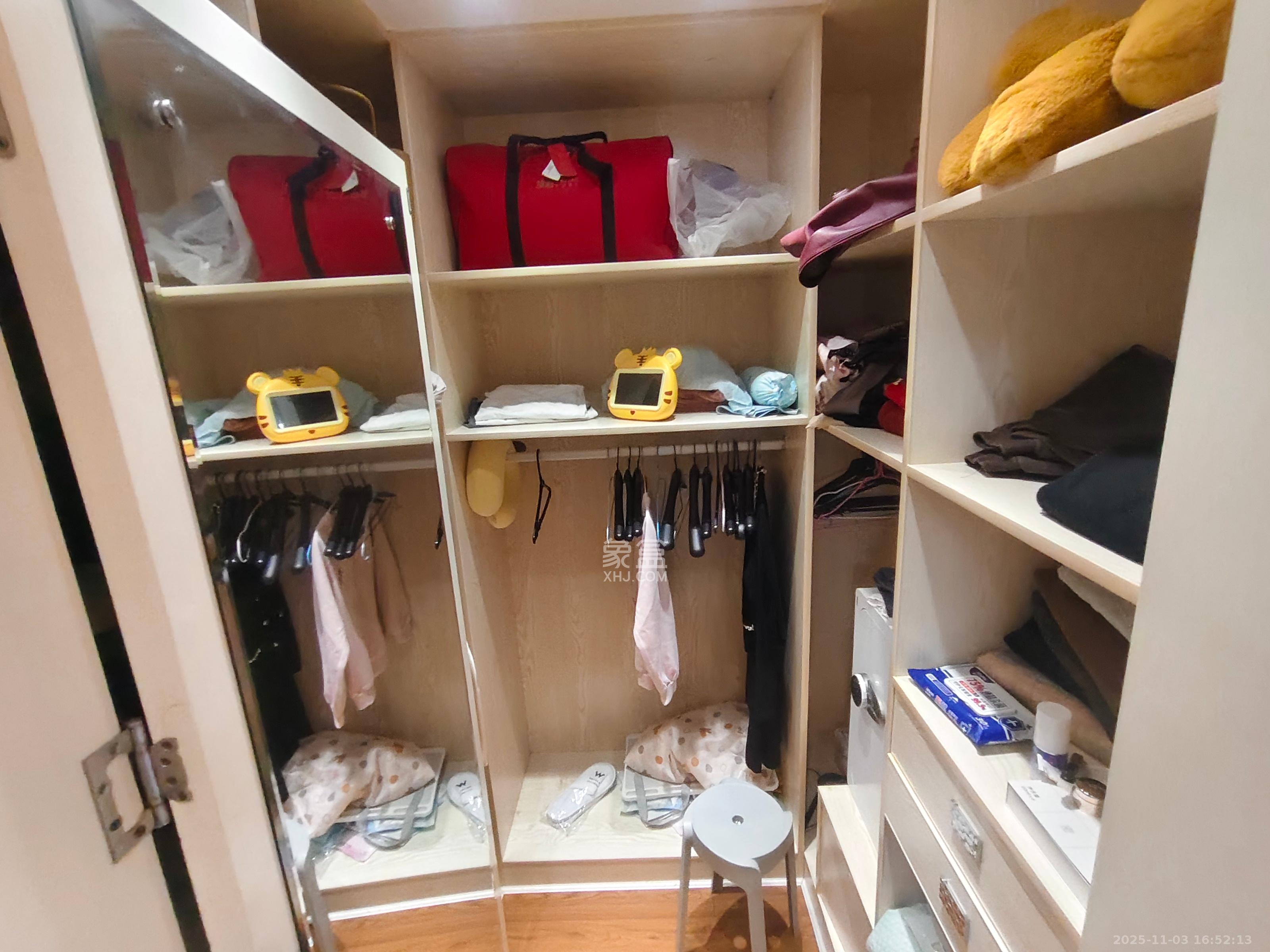 阳光丽城一期 4室2厅2卫 4000.0元/月 阳光丽城一期 4室2厅2卫 4000.0元/月室内图