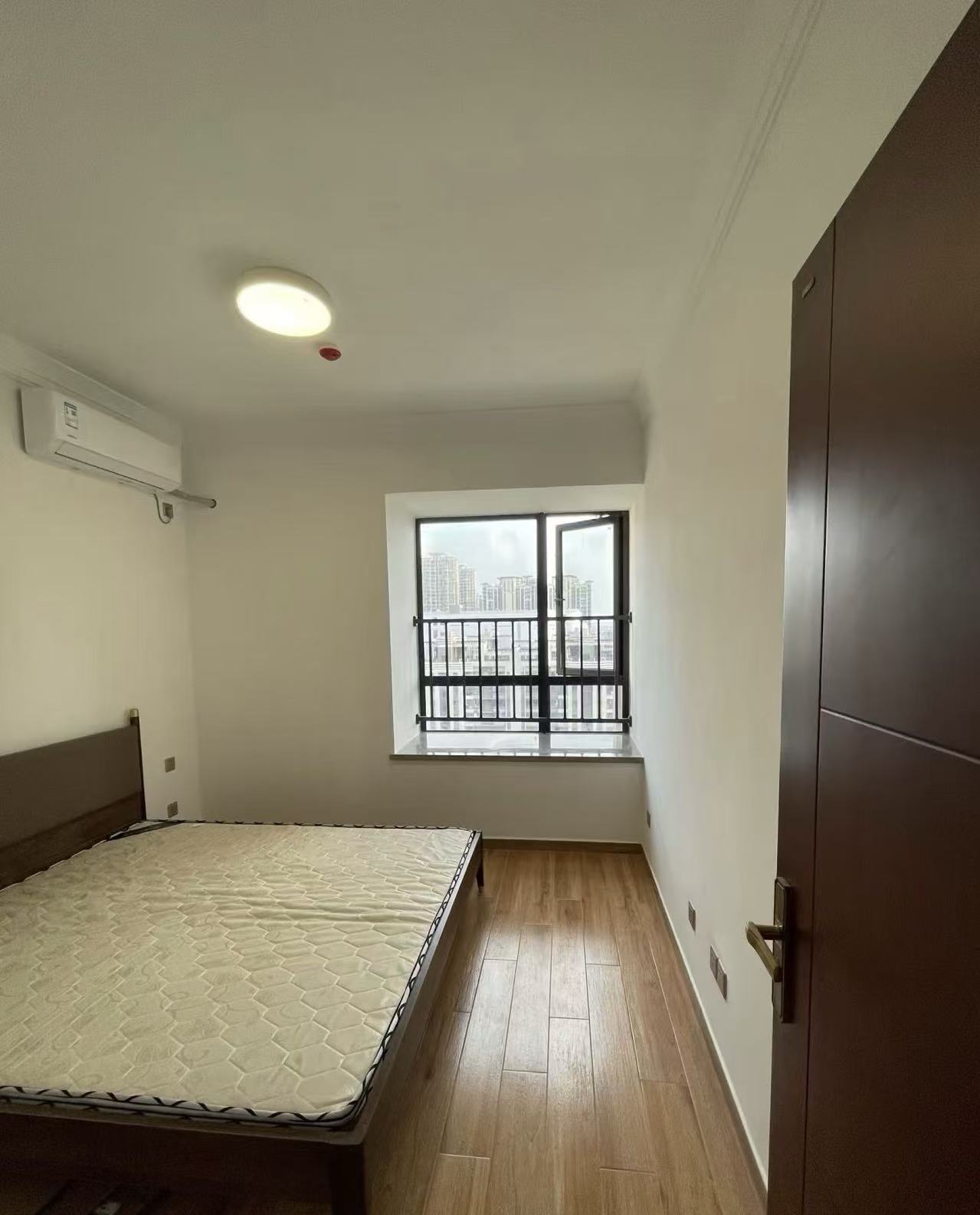 星华海岸城三期  2室1厅1卫    1800.0元/月 星华海岸城三期  2室1厅1卫    1800.0元/月室内图