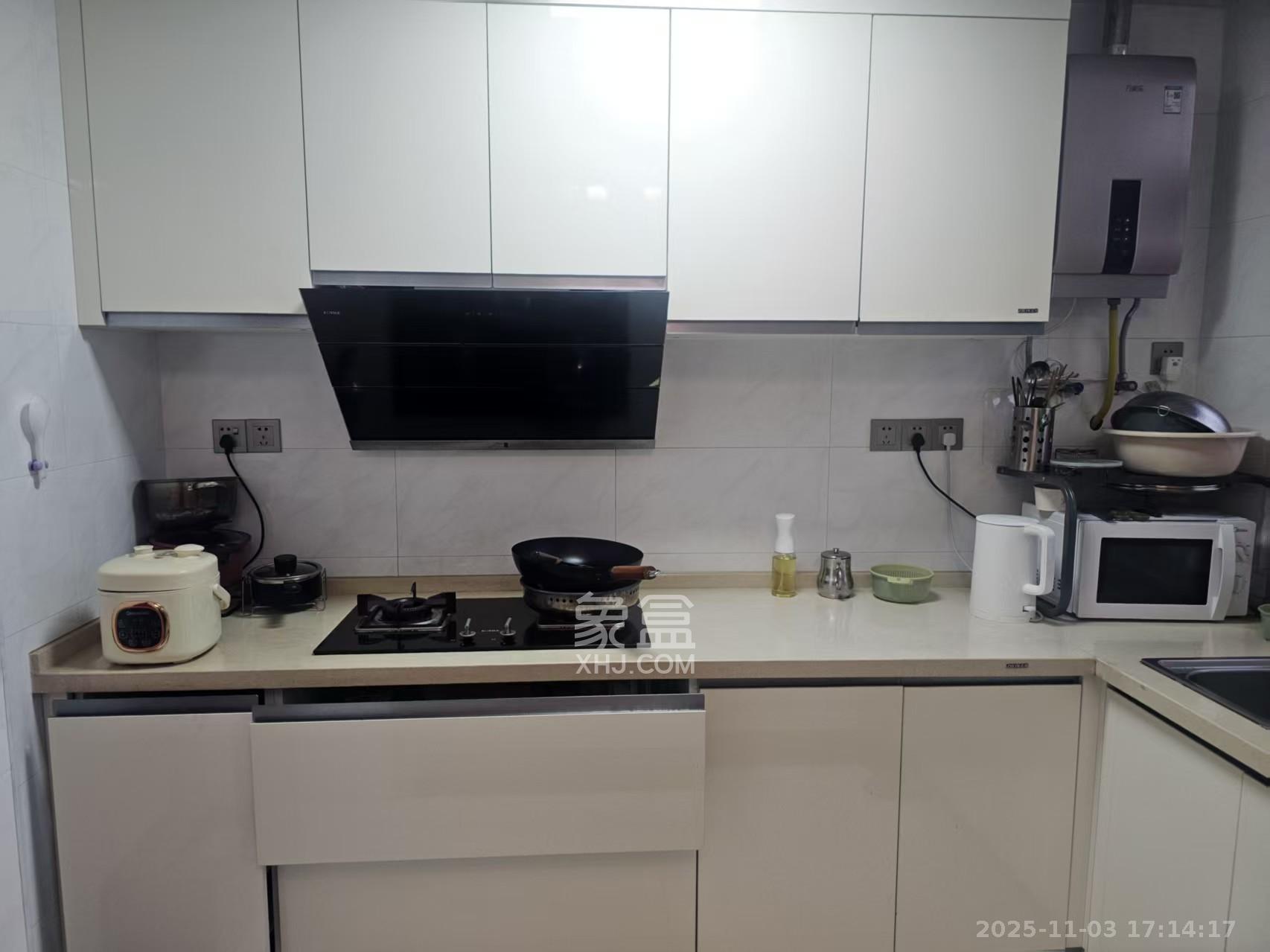 中央美郡  4室2厅2卫    3000.0元/月室内图