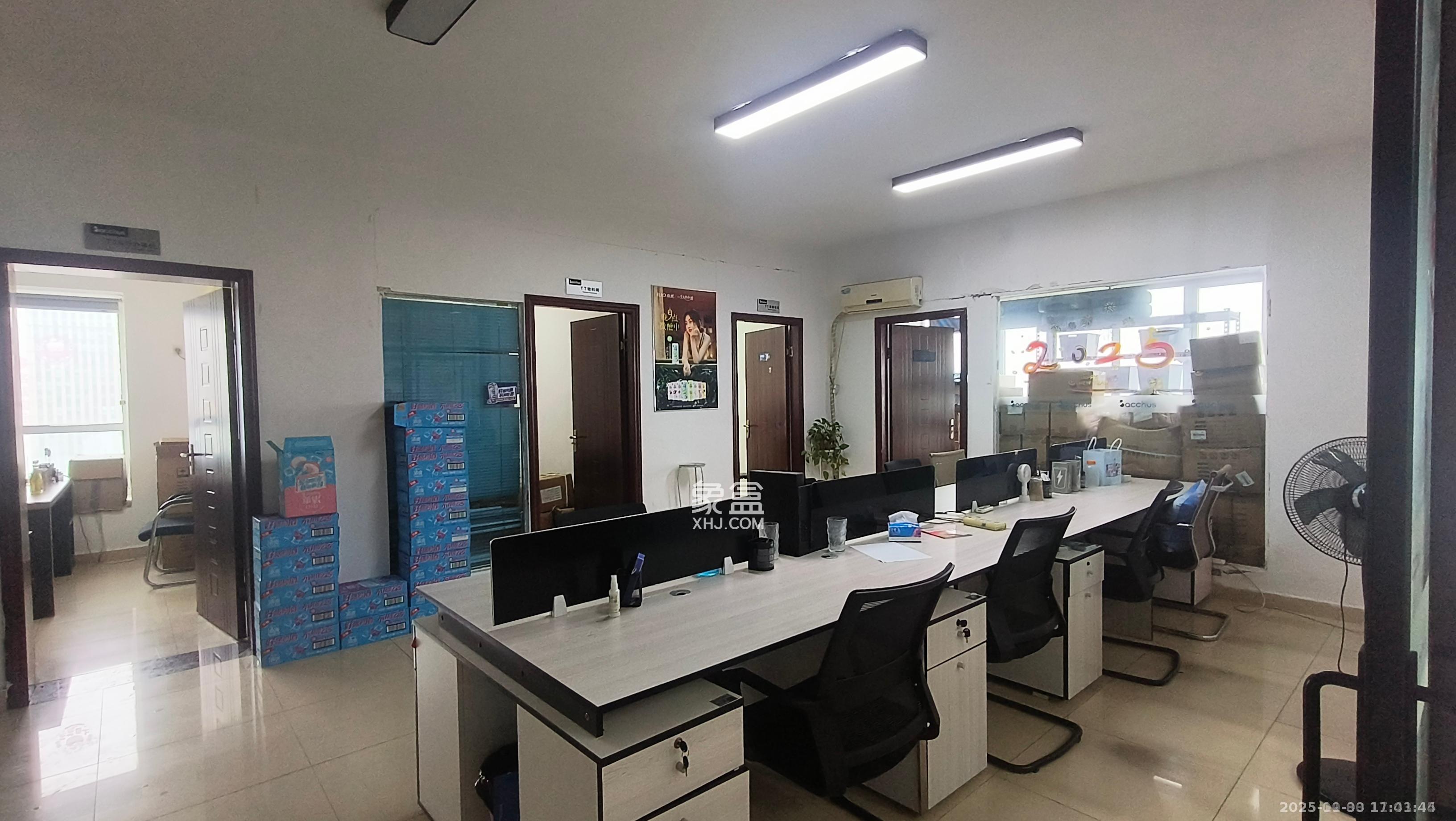 左岸右岸  4室1厅1卫    4999.0元/月室内图