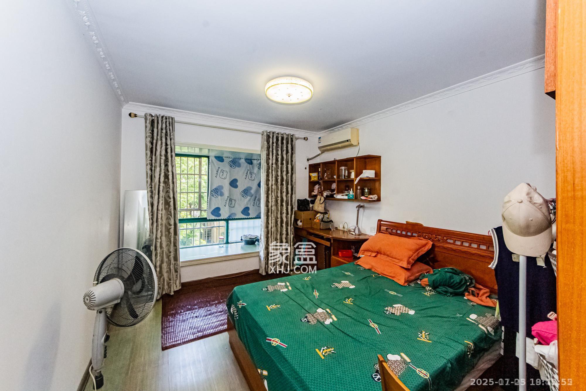 金帆江滨玫瑰园  4室2厅2卫    2300.0元/月室内图