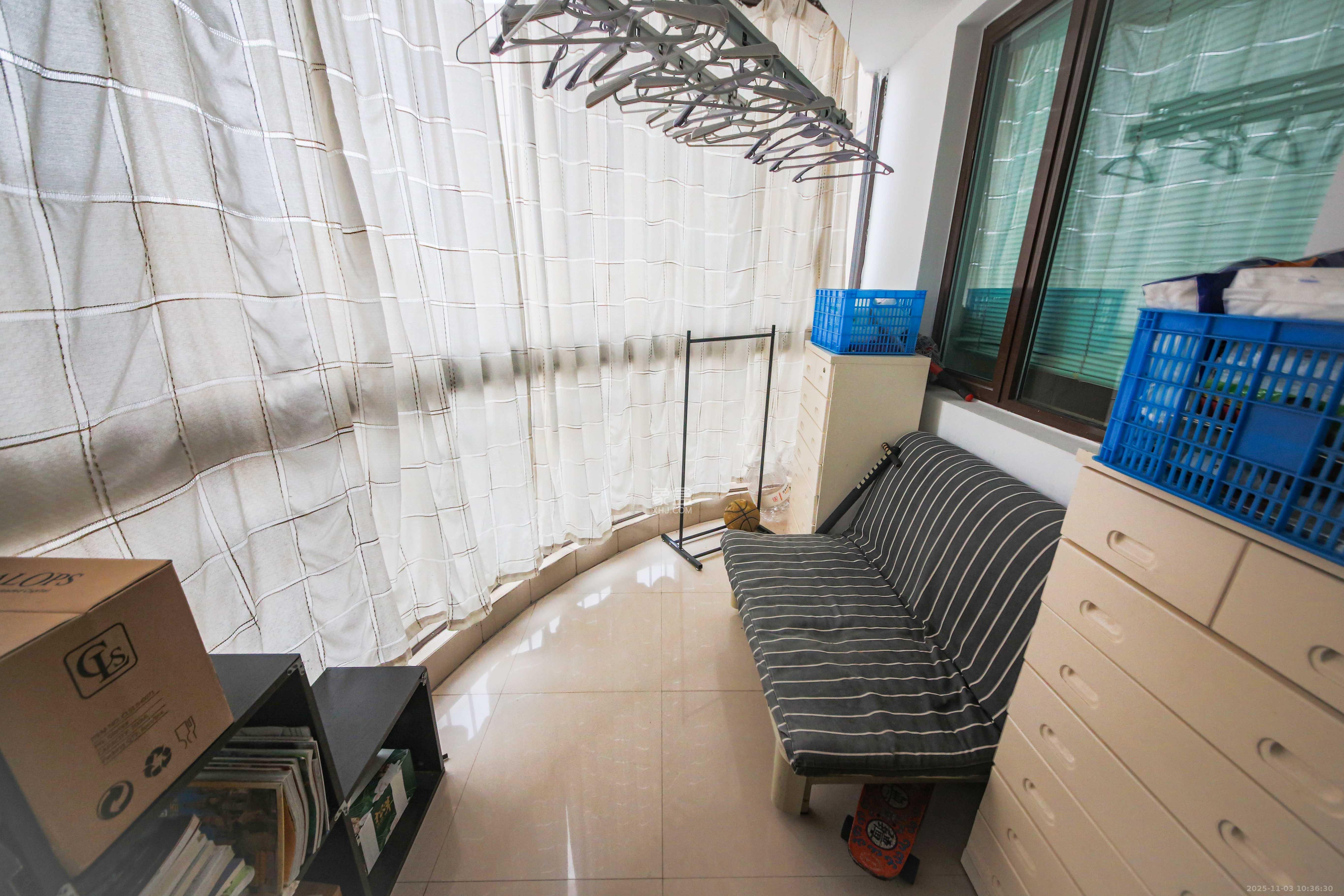 HC新城（建工集团单位房）  3室2厅1卫    180.0万阳台